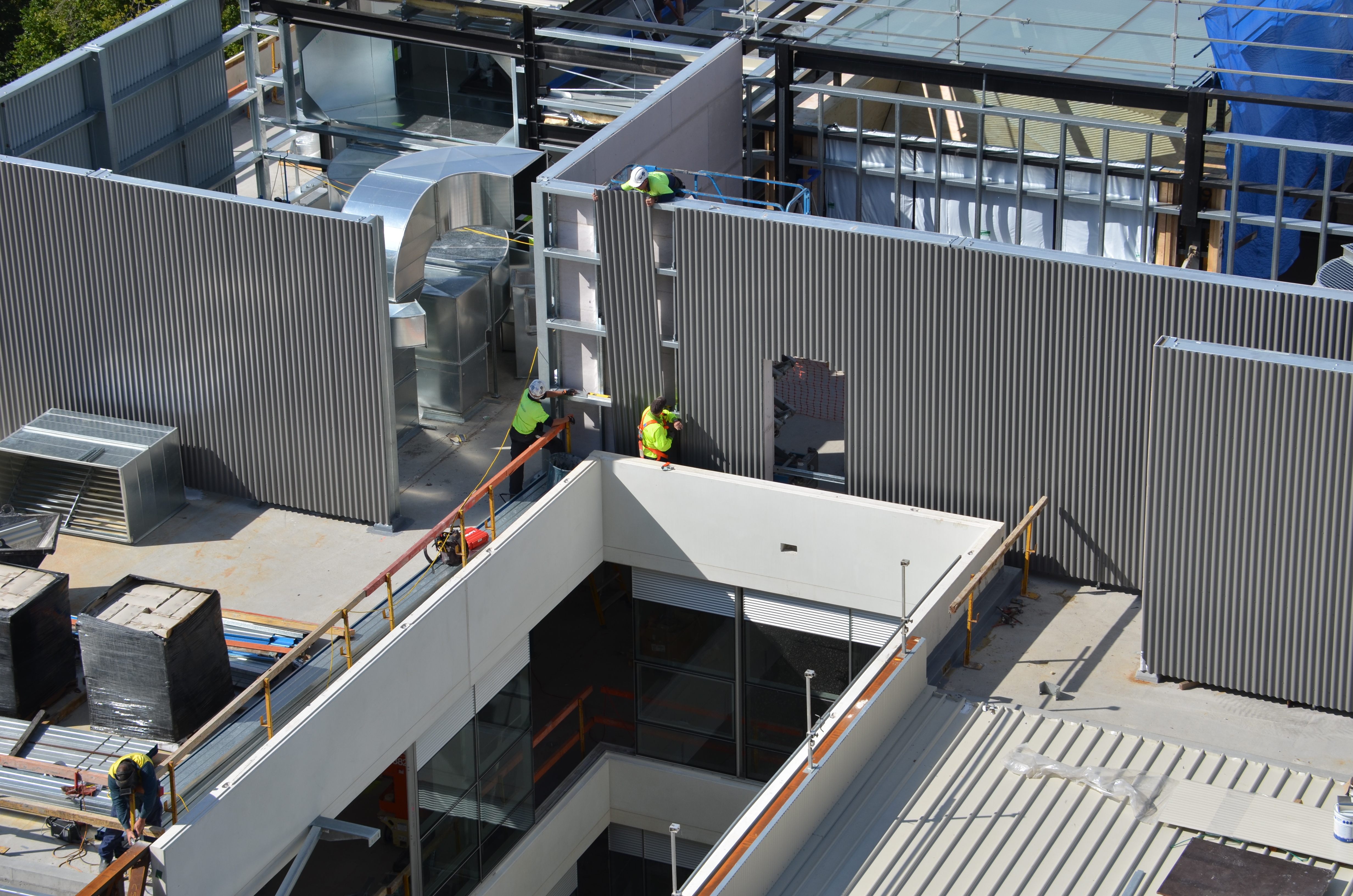 https://archive.abp.unimelb.edu.au/objects/images/Construction/Images/Roof/Plantroom claddings/DSC_5592.JPG