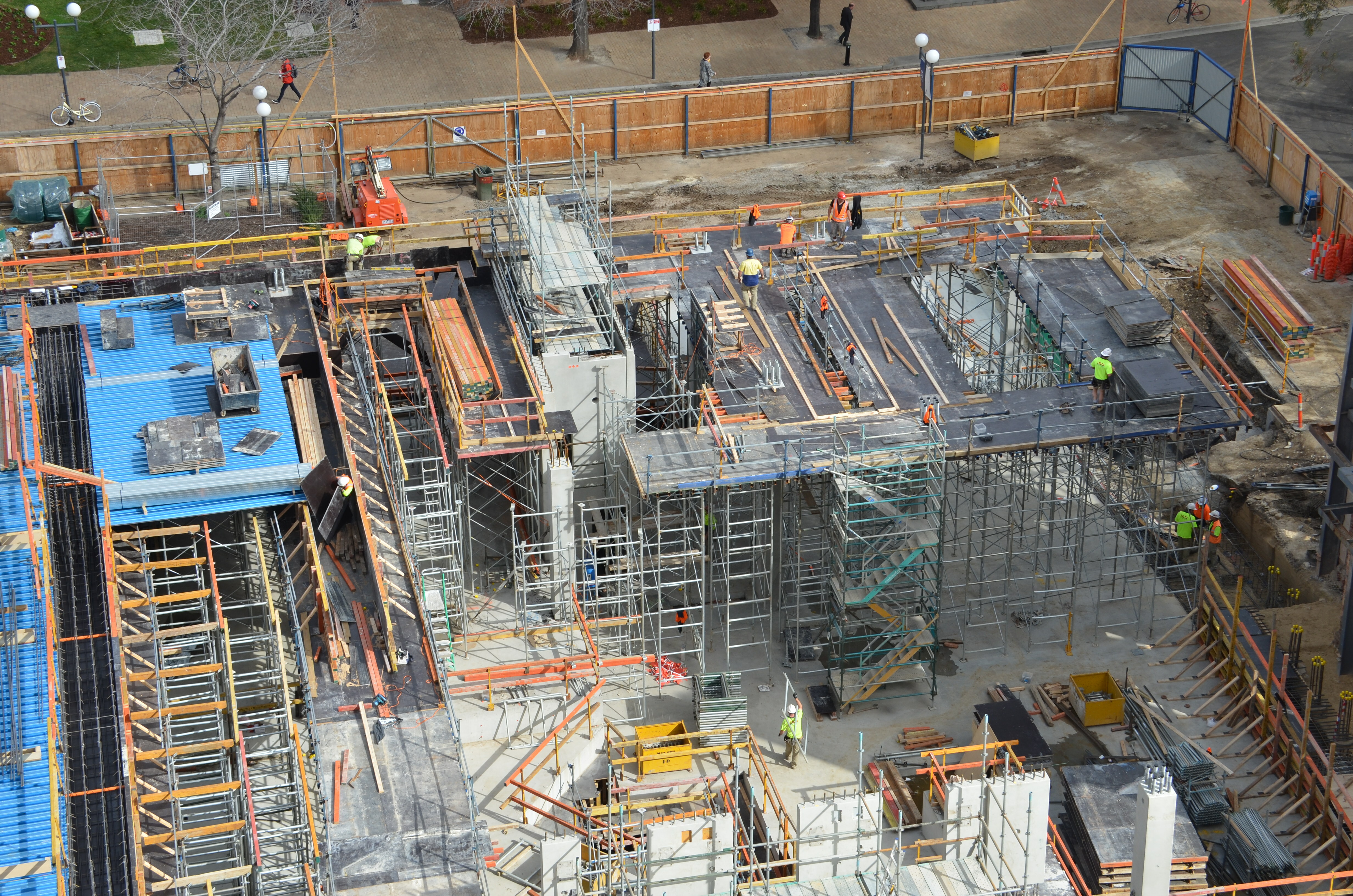 https://archive.abp.unimelb.edu.au/objects/images/Construction/Images/Concrete suspended slabs and beams/Levels 1-5 & formwork/DSC_1532.JPG