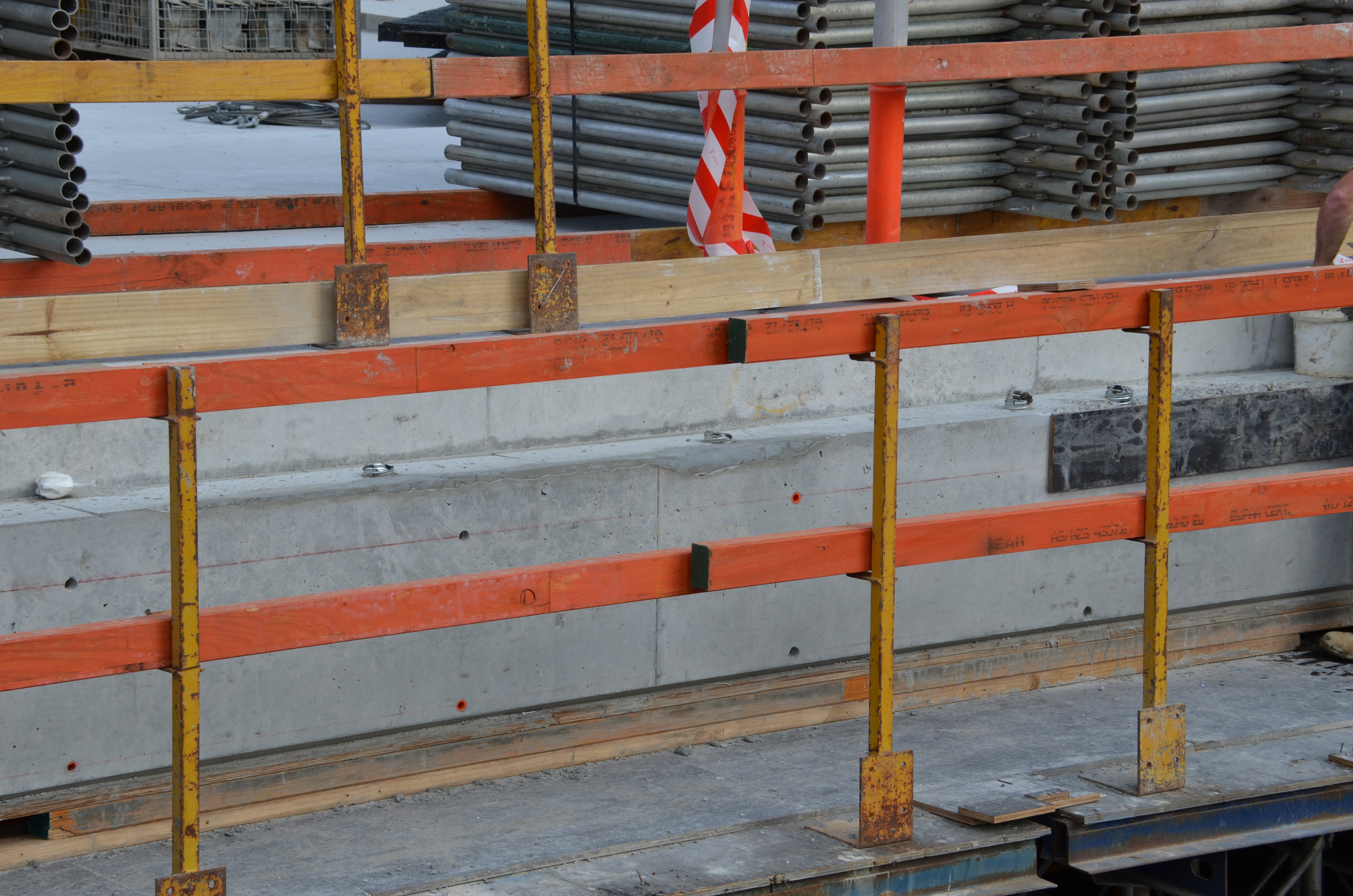 https://archive.abp.unimelb.edu.au/objects/images/Construction/Images/Concrete suspended slabs and beams/Levels 1-5 & formwork/DSC_1964.JPG