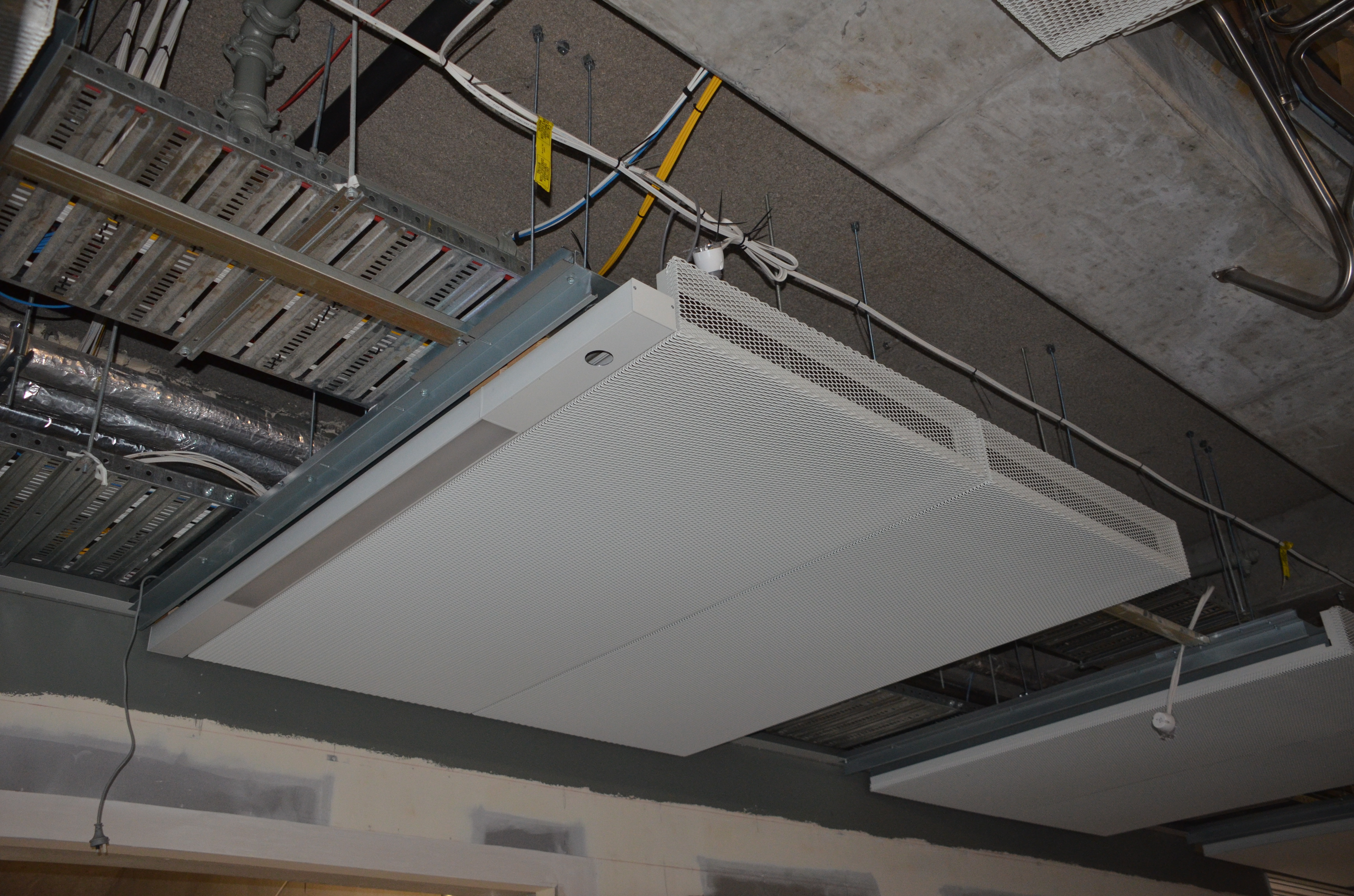 https://archive.abp.unimelb.edu.au/objects/images/Construction/Images/Ceilings/Perforated metal/DSC_8025.JPG