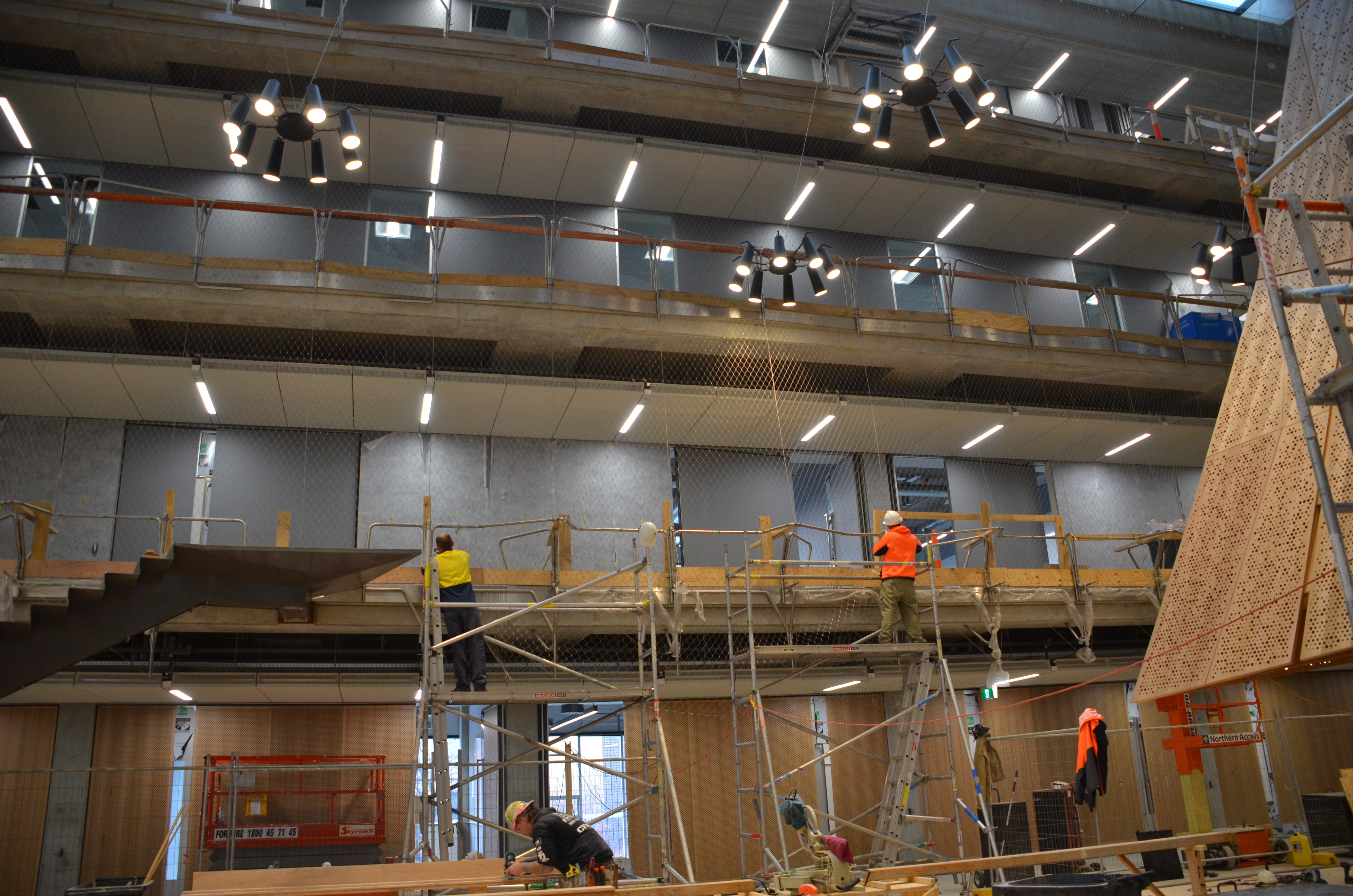 https://archive.abp.unimelb.edu.au/objects/images/Construction/Images/Atrium stainless steel wire mesh & frames/DSC_8994.JPG