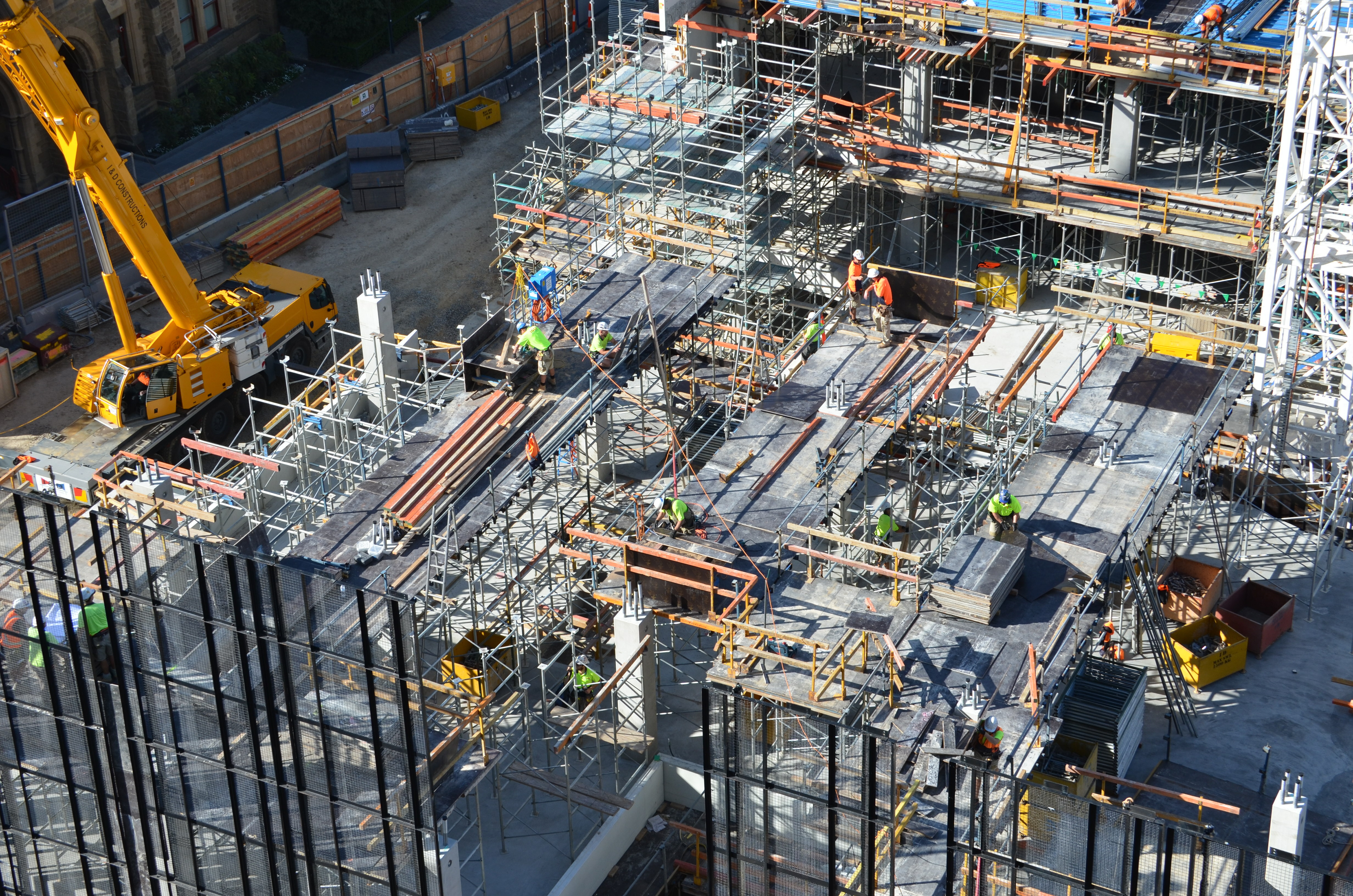 https://archive.abp.unimelb.edu.au/objects/images/Construction/Images/Concrete suspended slabs and beams/Levels 1-5 & formwork/DSC_2338.JPG