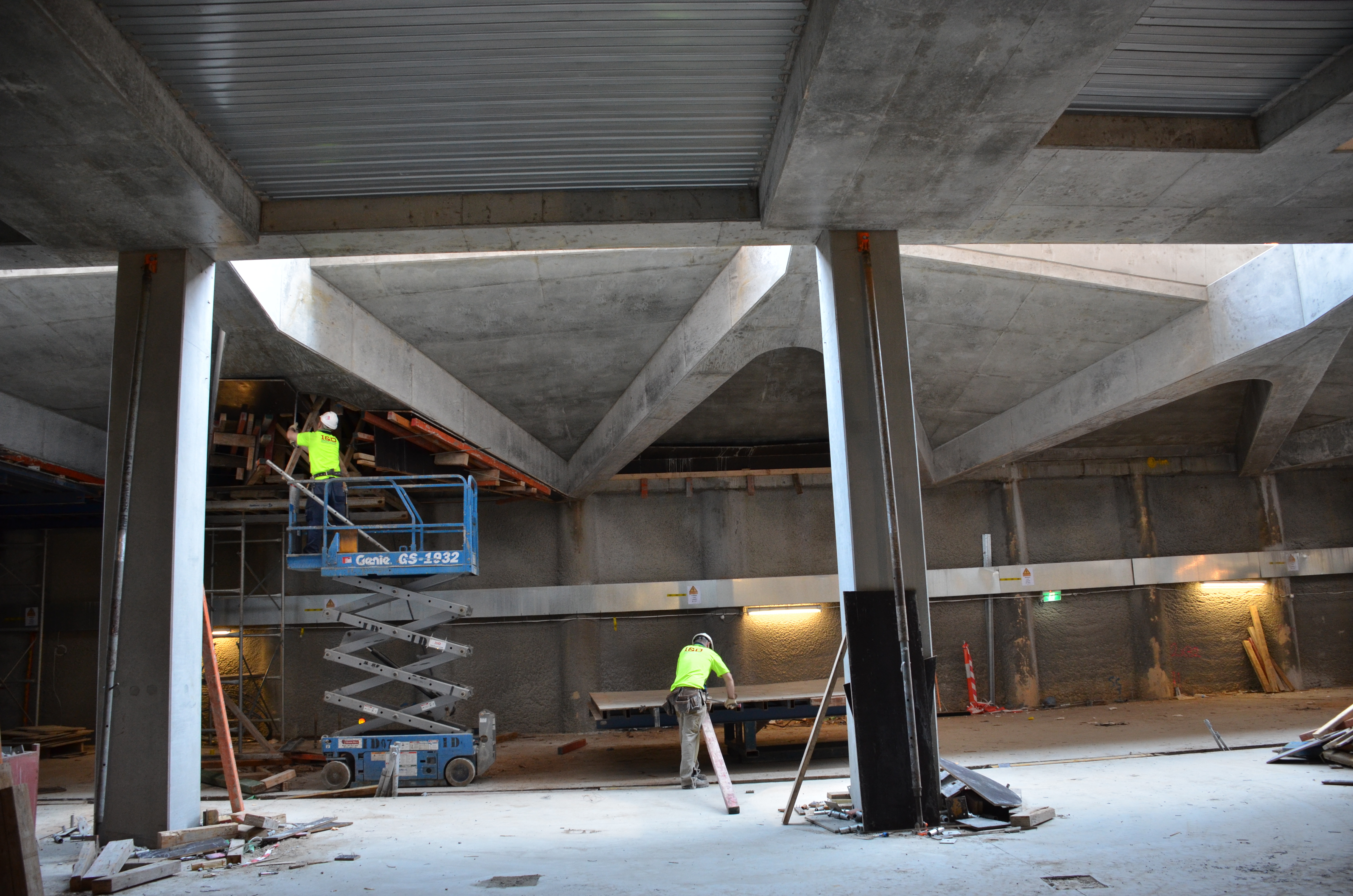 https://archive.abp.unimelb.edu.au/objects/images/Construction/Images/Concrete suspended slabs and beams/Wishbone beams library/DSC_2528.JPG
