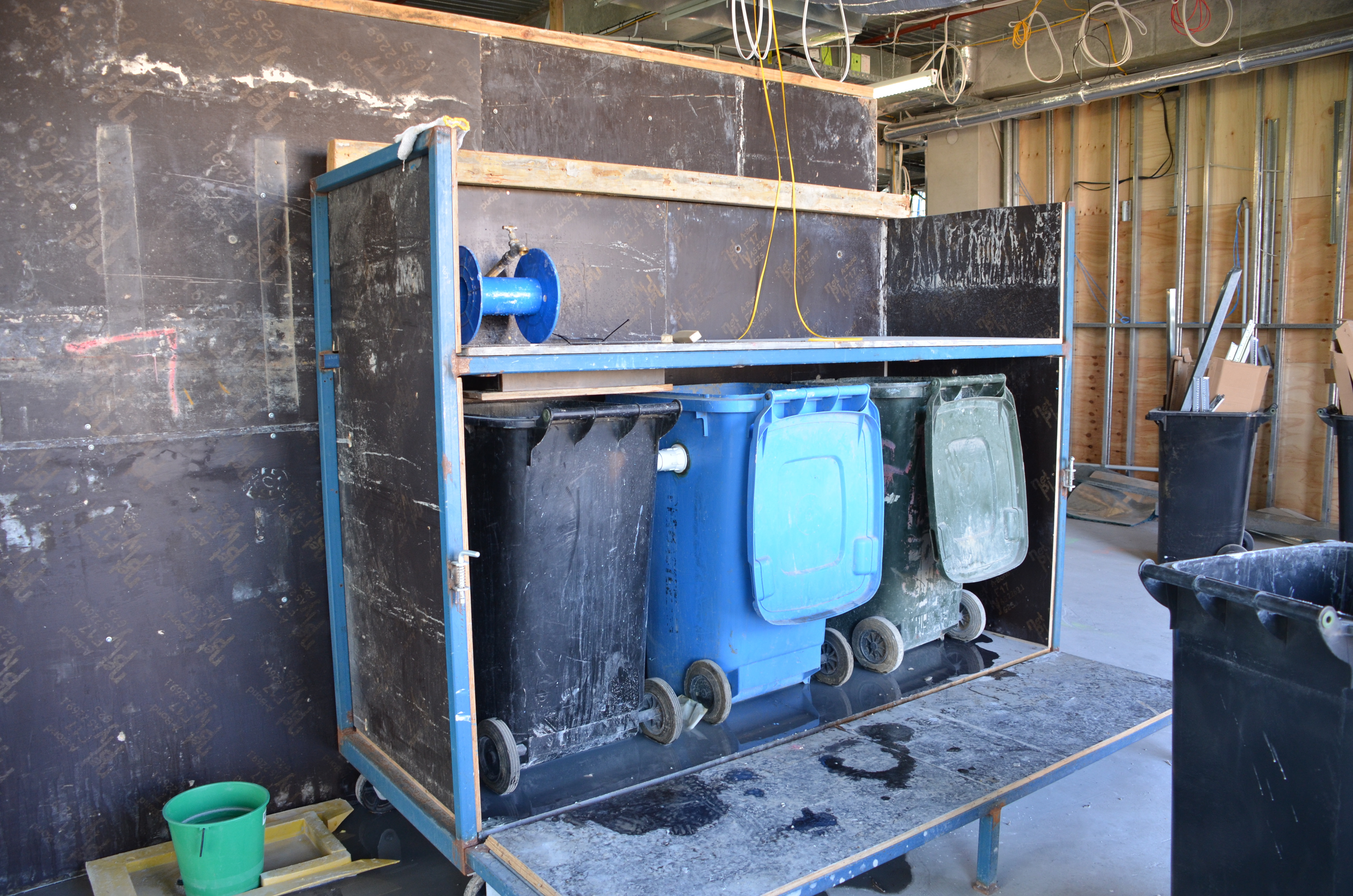 https://archive.abp.unimelb.edu.au/objects/images/Construction/Images/Plant and Equipment/Temporary toilet & washroom/DSC_6284.JPG