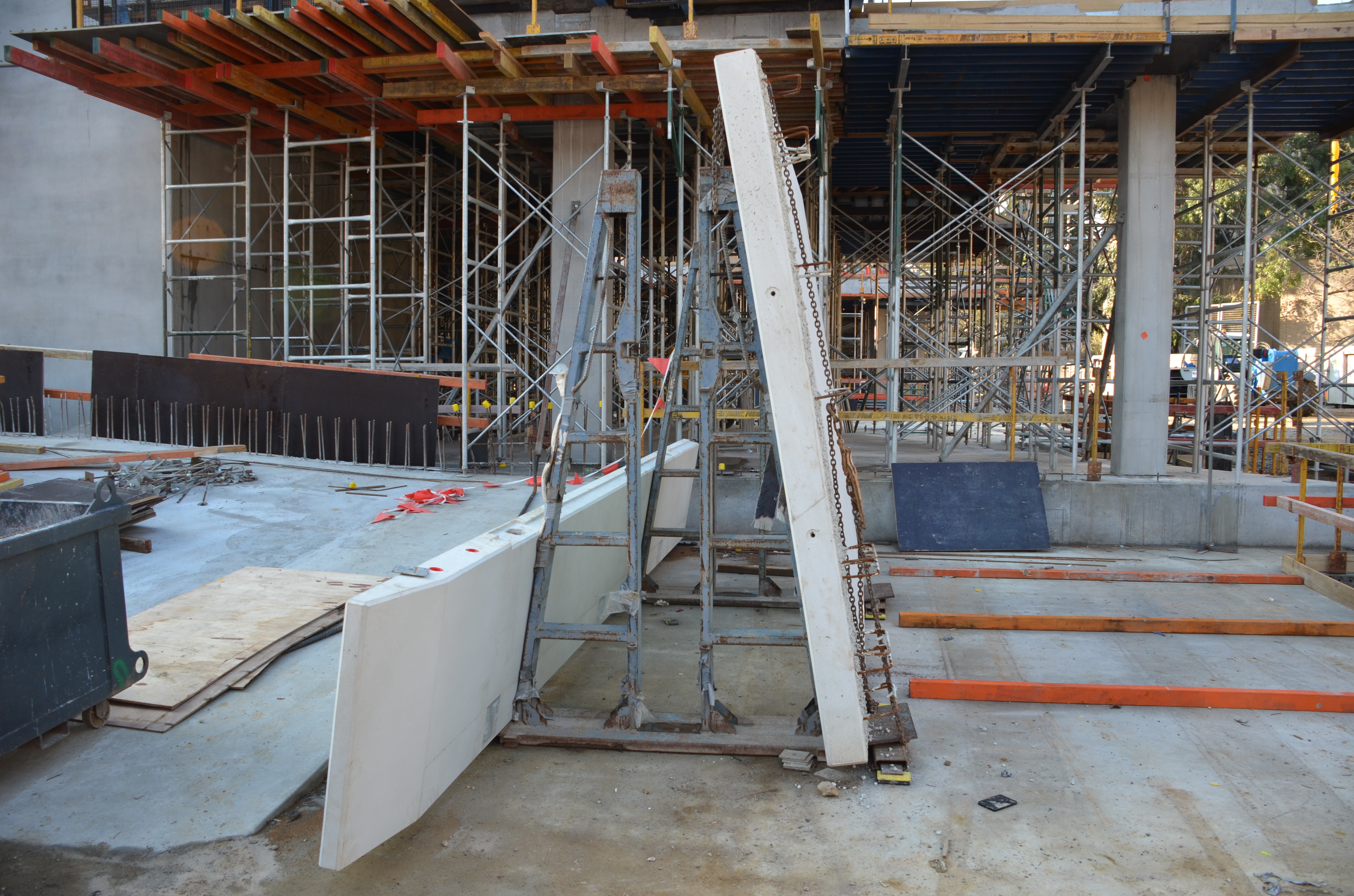 https://archive.abp.unimelb.edu.au/objects/images/Construction/Images/Facades/Precast concrete/Levels 1-5/DSC_2191.JPG https://archive.abp.unimelb.edu.au/objects/images/Construction/Images/Facades/Precast concrete/Levels 1-5/DSC_2191.JPG
