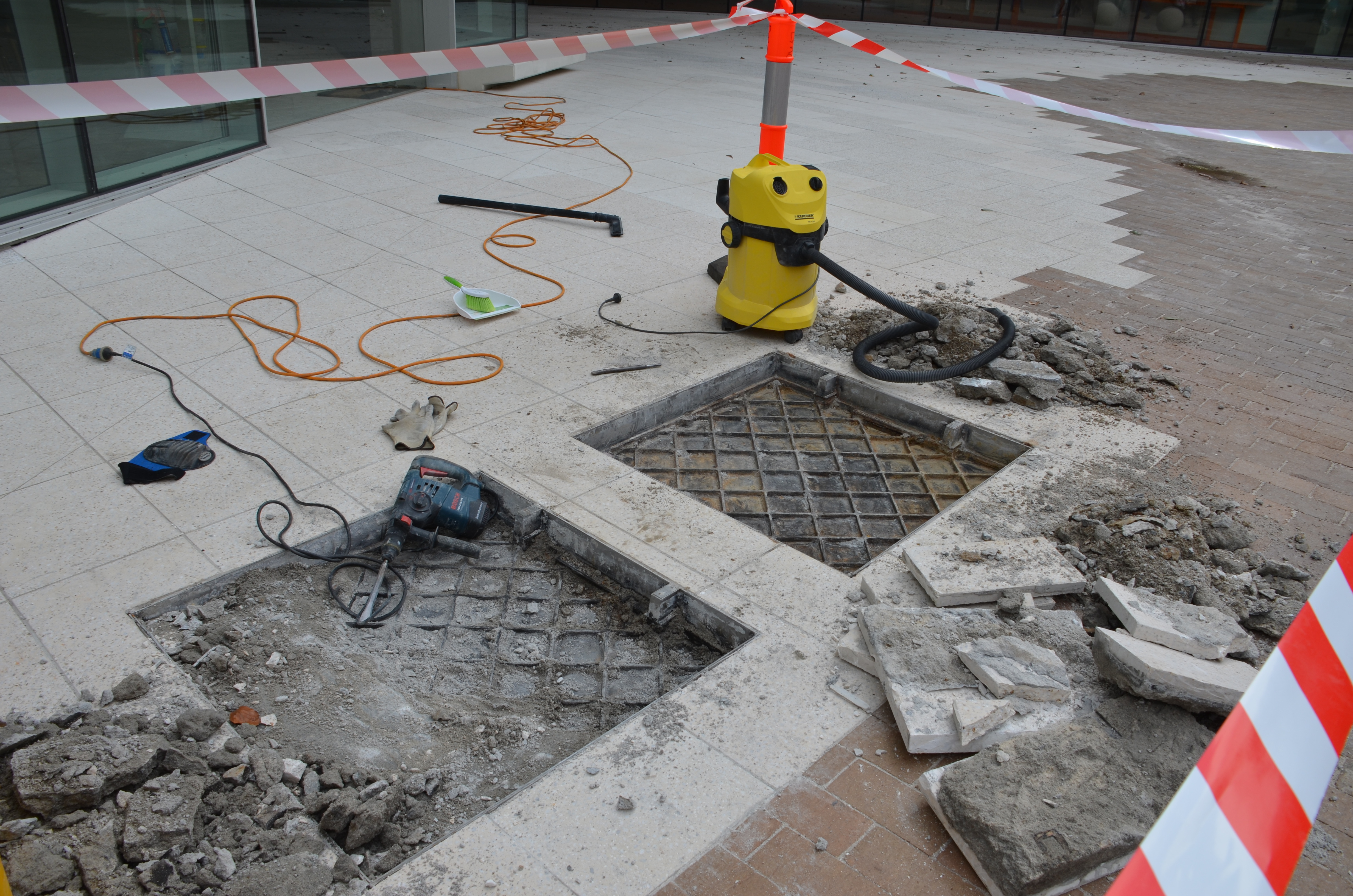 https://archive.abp.unimelb.edu.au/objects/images/Construction/Images/Water storage tank & pump room/DSD_0394.JPG https://archive.abp.unimelb.edu.au/objects/images/Construction/Images/Water storage tank & pump room/DSD_0394.JPG