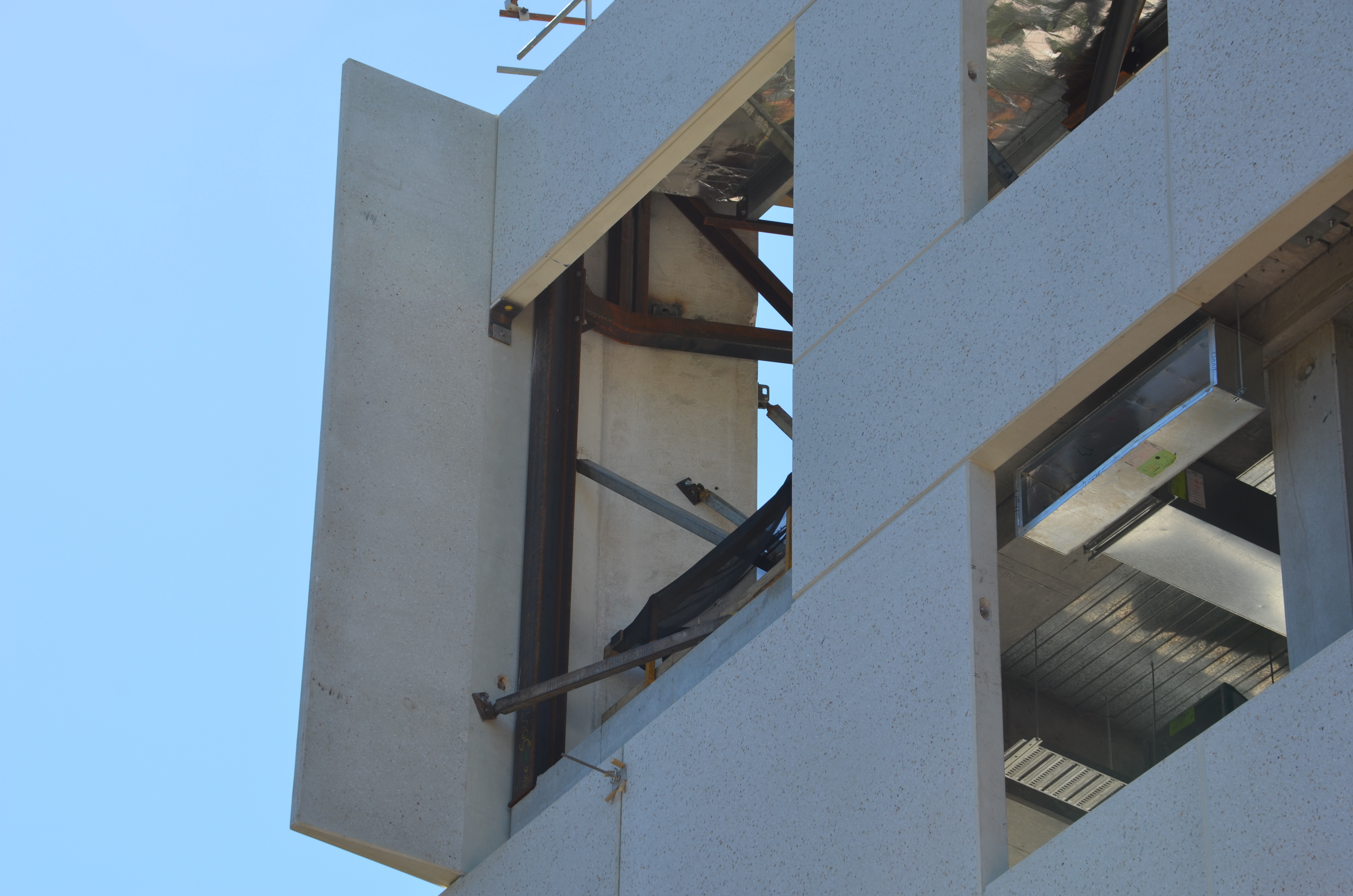 https://archive.abp.unimelb.edu.au/objects/images/Construction/Images/Facades/Precast concrete/Polished south side/DSC_4544.JPG