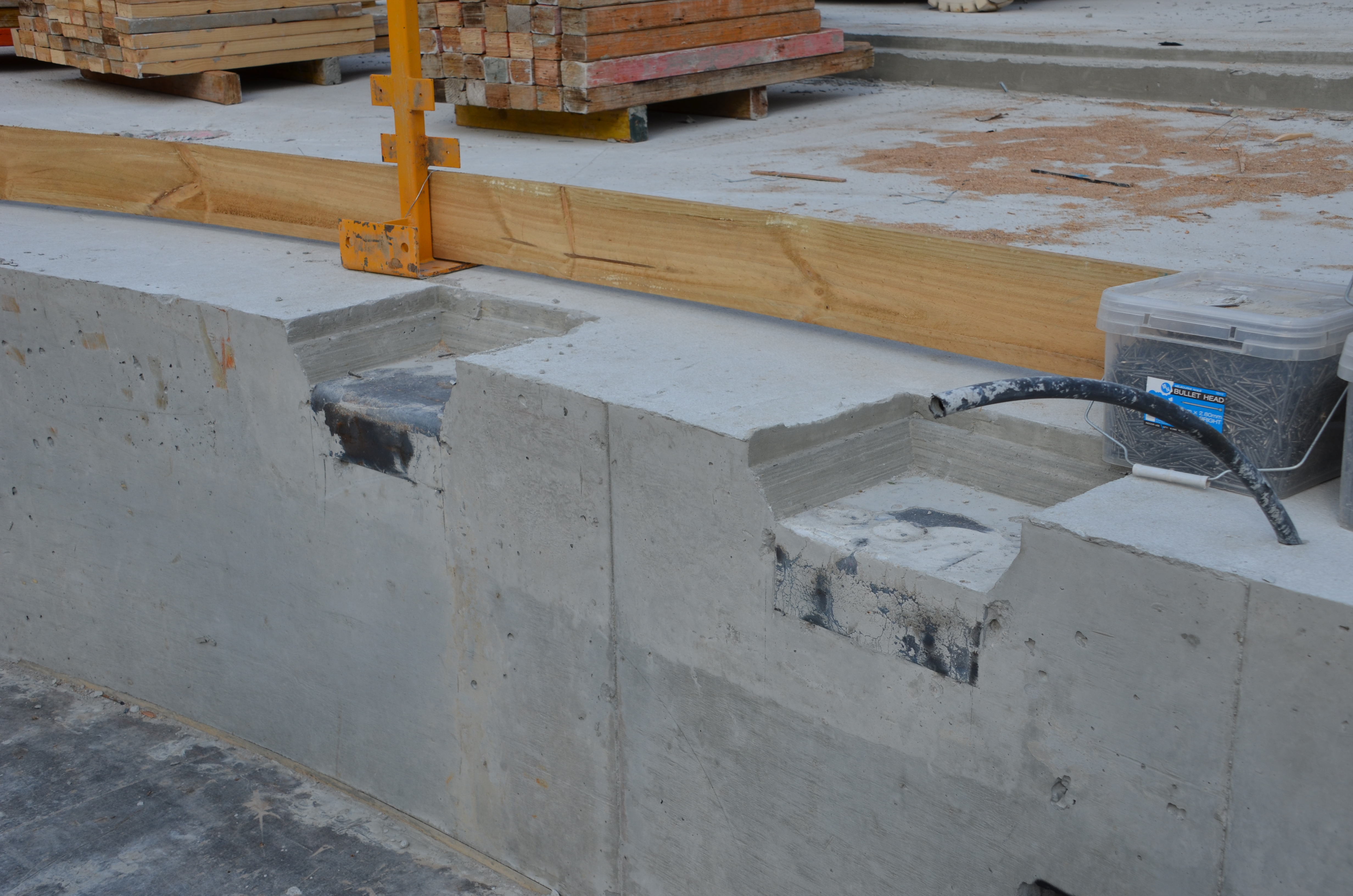 https://archive.abp.unimelb.edu.au/objects/images/Construction/Images/Concrete suspended slabs and beams/Cast in brackets/DSC_1968.JPG