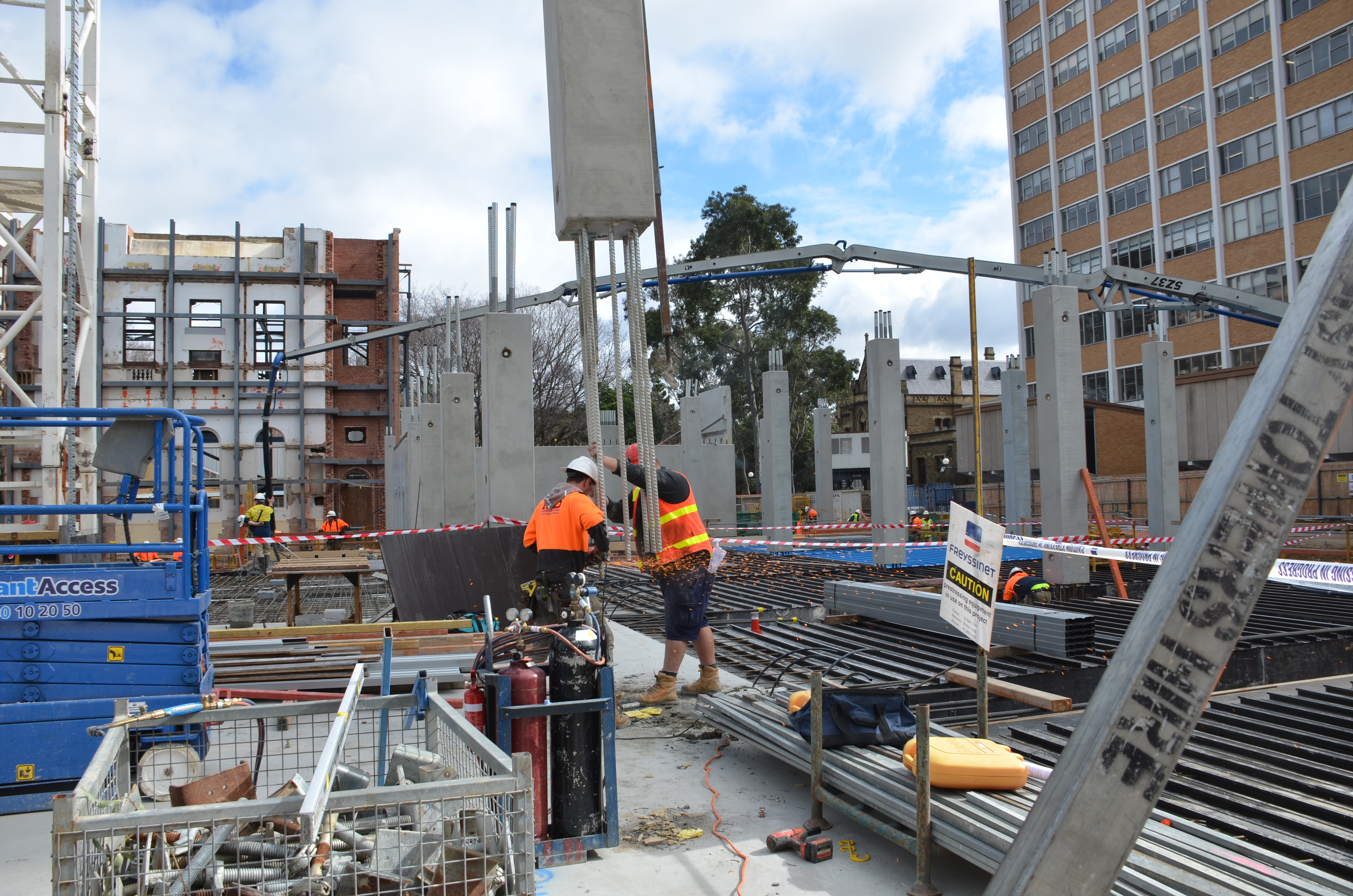https://archive.abp.unimelb.edu.au/objects/images/Construction/Images/Precast structural concrete walls and columns/Level 1/DSC_1346.JPG