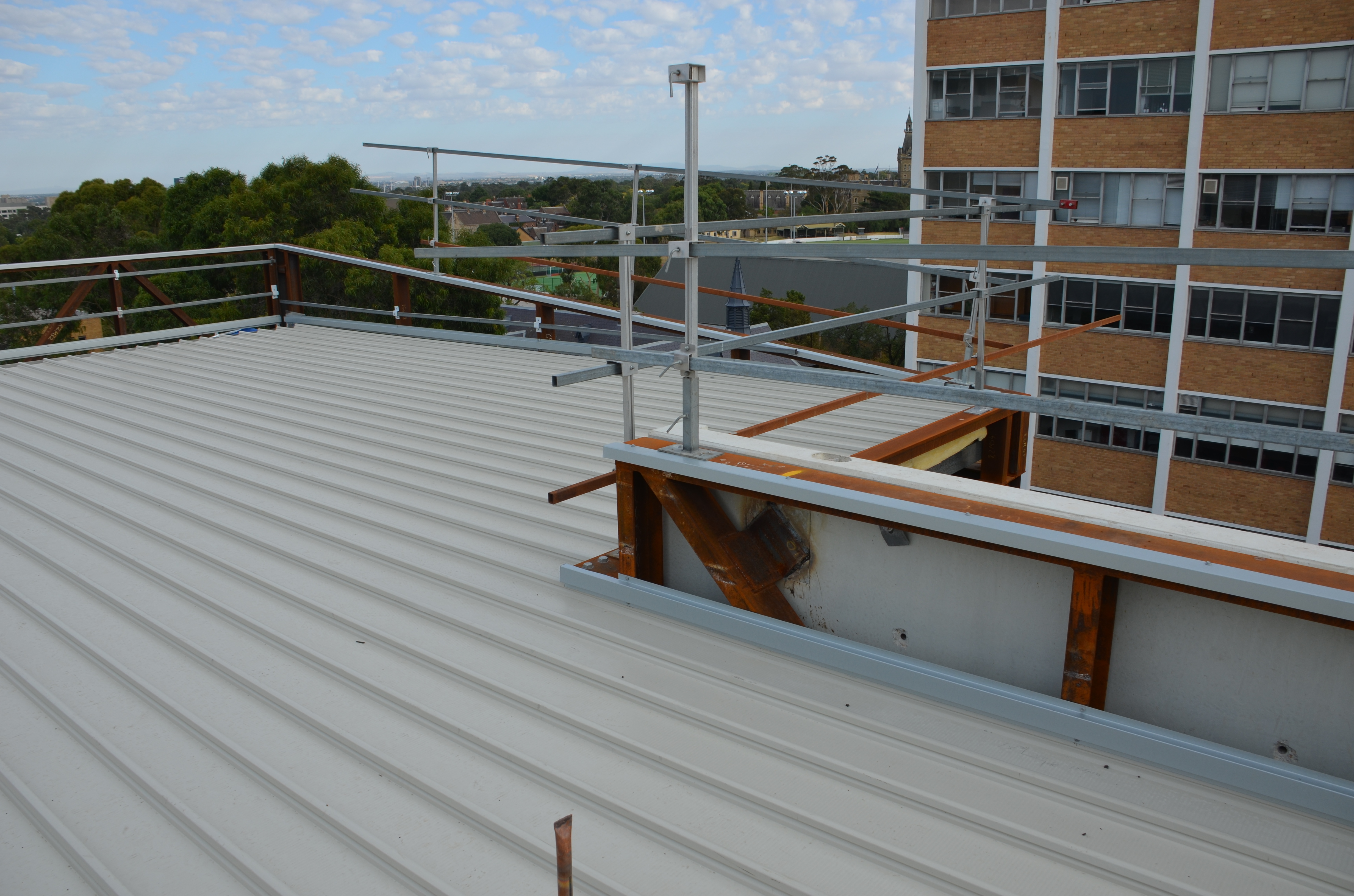 https://archive.abp.unimelb.edu.au/objects/images/Construction/Images/Roof/Roof sheeting, flashings and gutters/DSC_5055.JPG https://archive.abp.unimelb.edu.au/objects/images/Construction/Images/Roof/Roof sheeting, flashings and gutters/DSC_5055.JPG