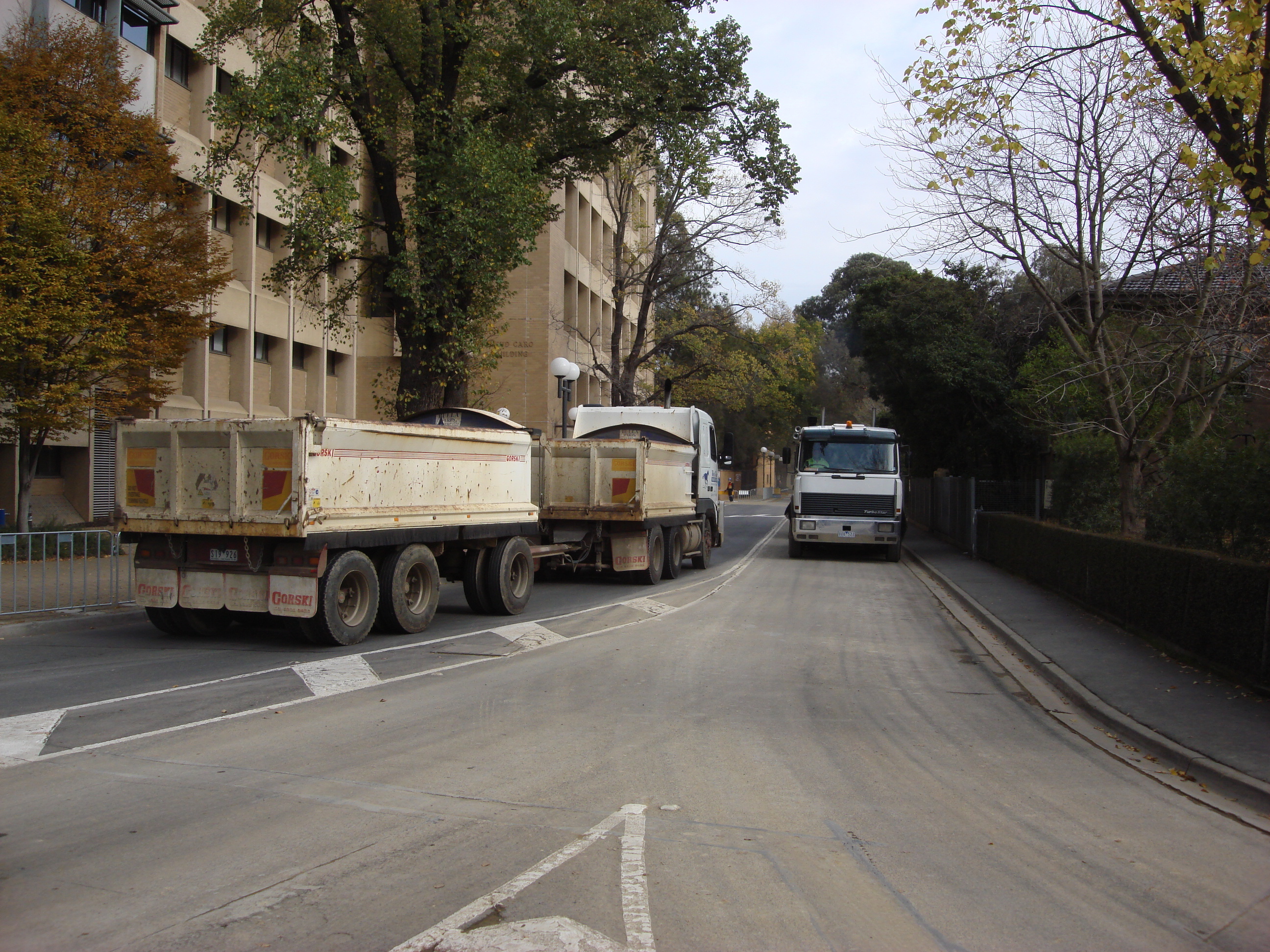 https://archive.abp.unimelb.edu.au/objects/images/Construction/Images/Site facilities/Traffic management & cleanup/DSC_0009M.JPG https://archive.abp.unimelb.edu.au/objects/images/Construction/Images/Site facilities/Traffic management & cleanup/DSC_0009M.JPG