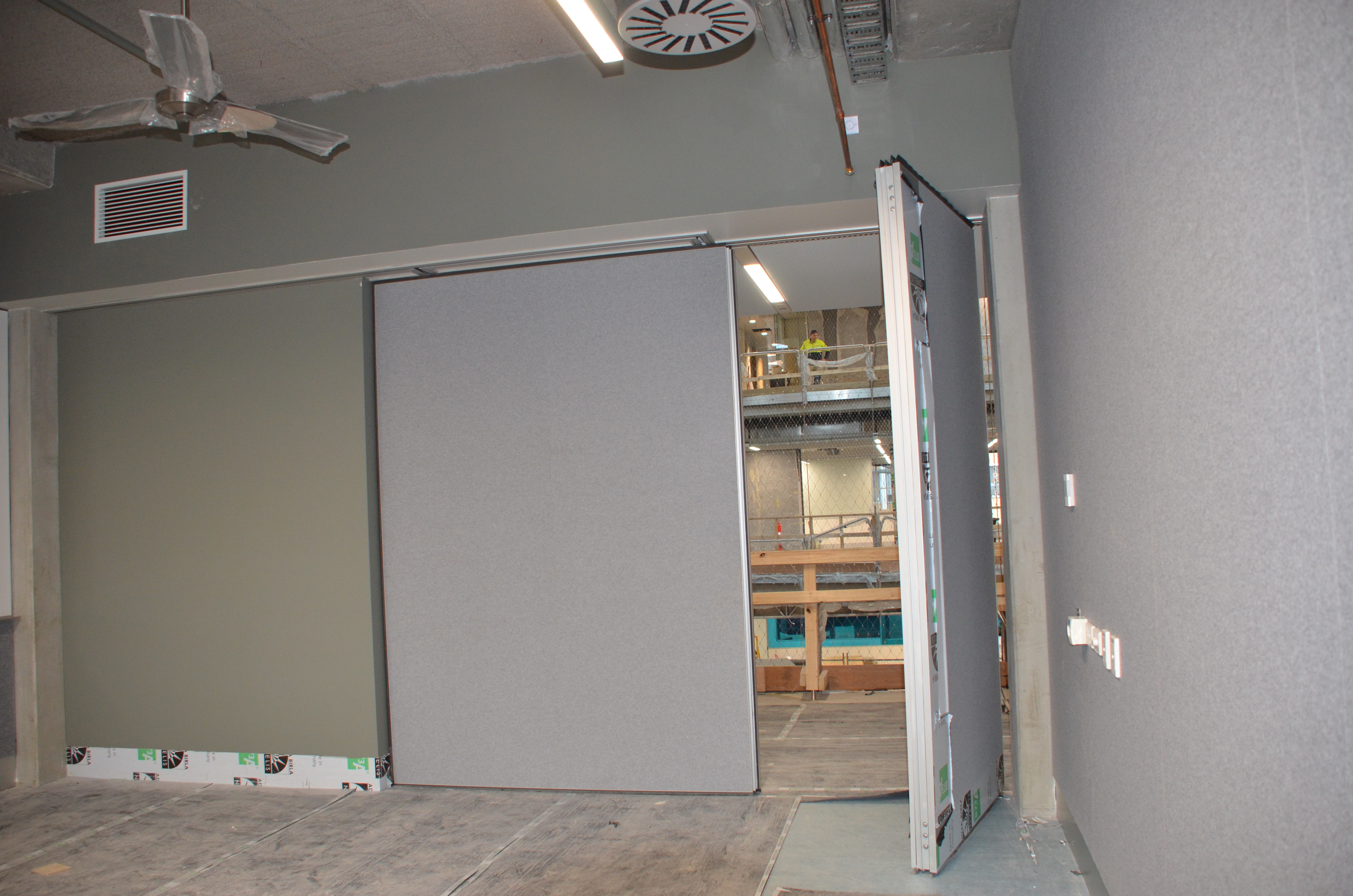 https://archive.abp.unimelb.edu.au/objects/images/Construction/Images/Doors and door frames/Studio folding doors/DSC_8711.JPG