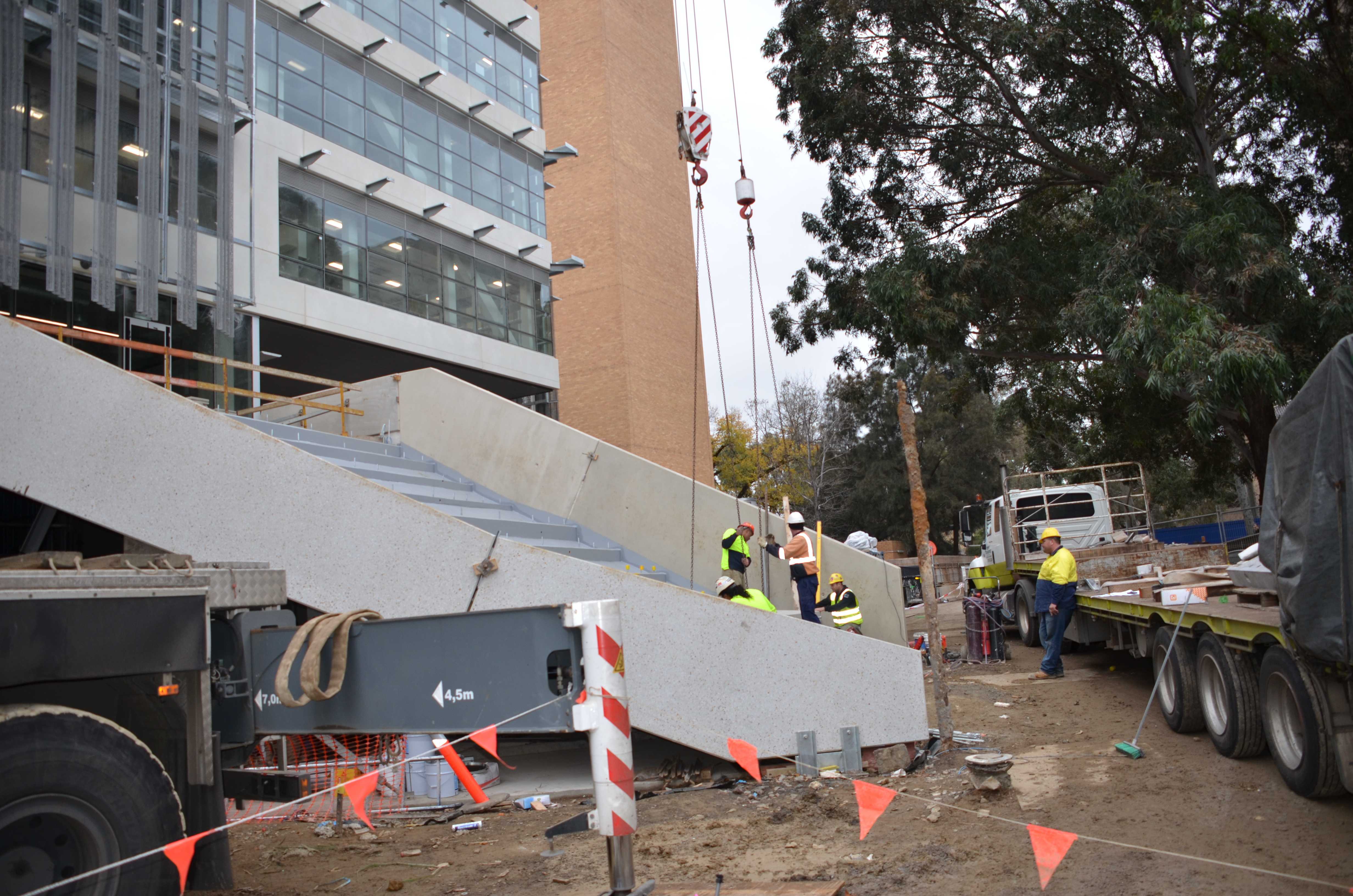 https://archive.abp.unimelb.edu.au/objects/images/Construction/Images/Stairs, walkways and balustrades/External east stairs/DSC_8974.JPG