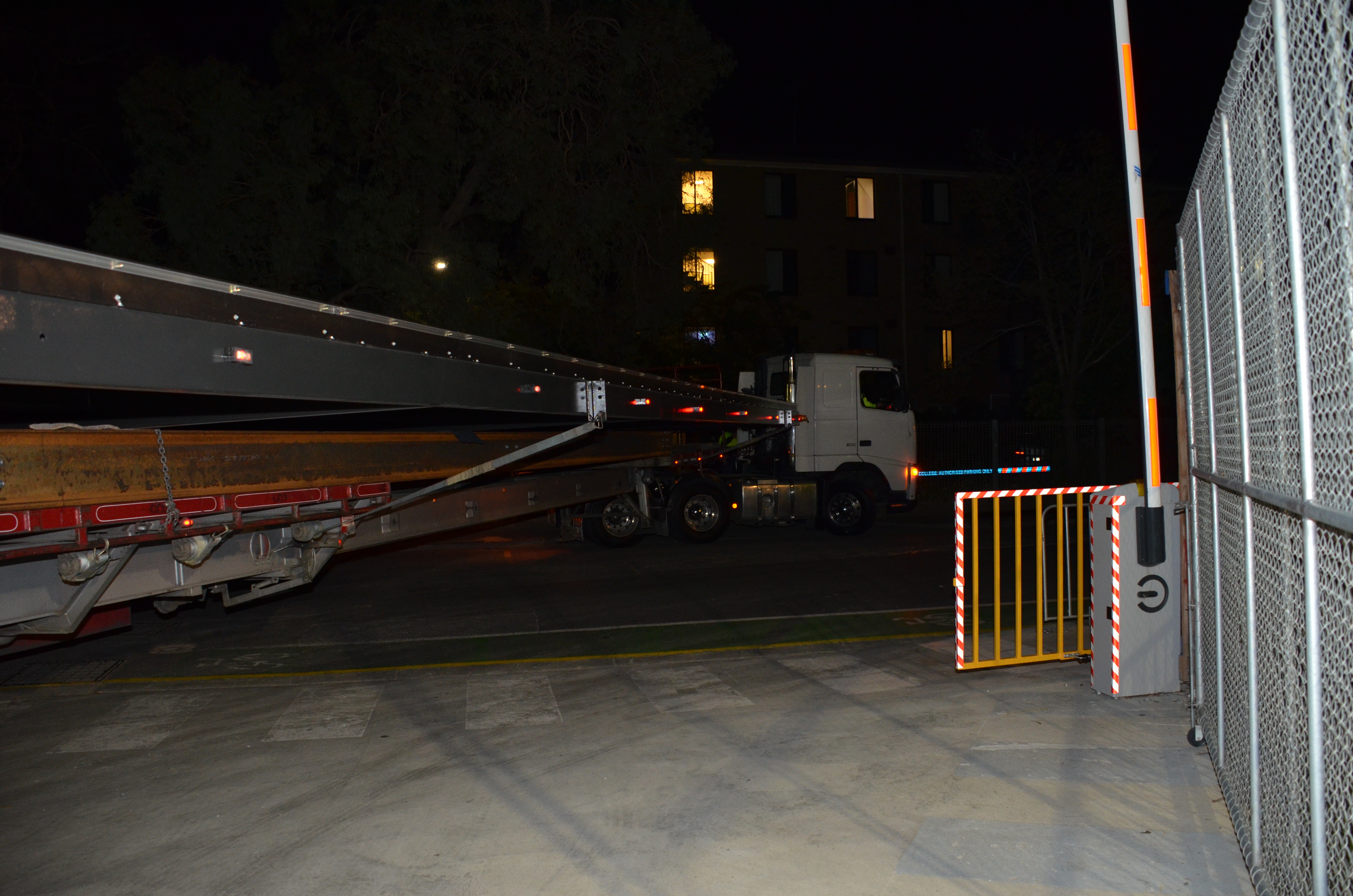 https://archive.abp.unimelb.edu.au/objects/images/Construction/Images/Roof/Glazed atrium roof/Delivery 2.20am 26th Feb 2014/DSC_5741.JPG https://archive.abp.unimelb.edu.au/objects/images/Construction/Images/Roof/Glazed atrium roof/Delivery 2.20am 26th Feb 2014/DSC_5741.JPG