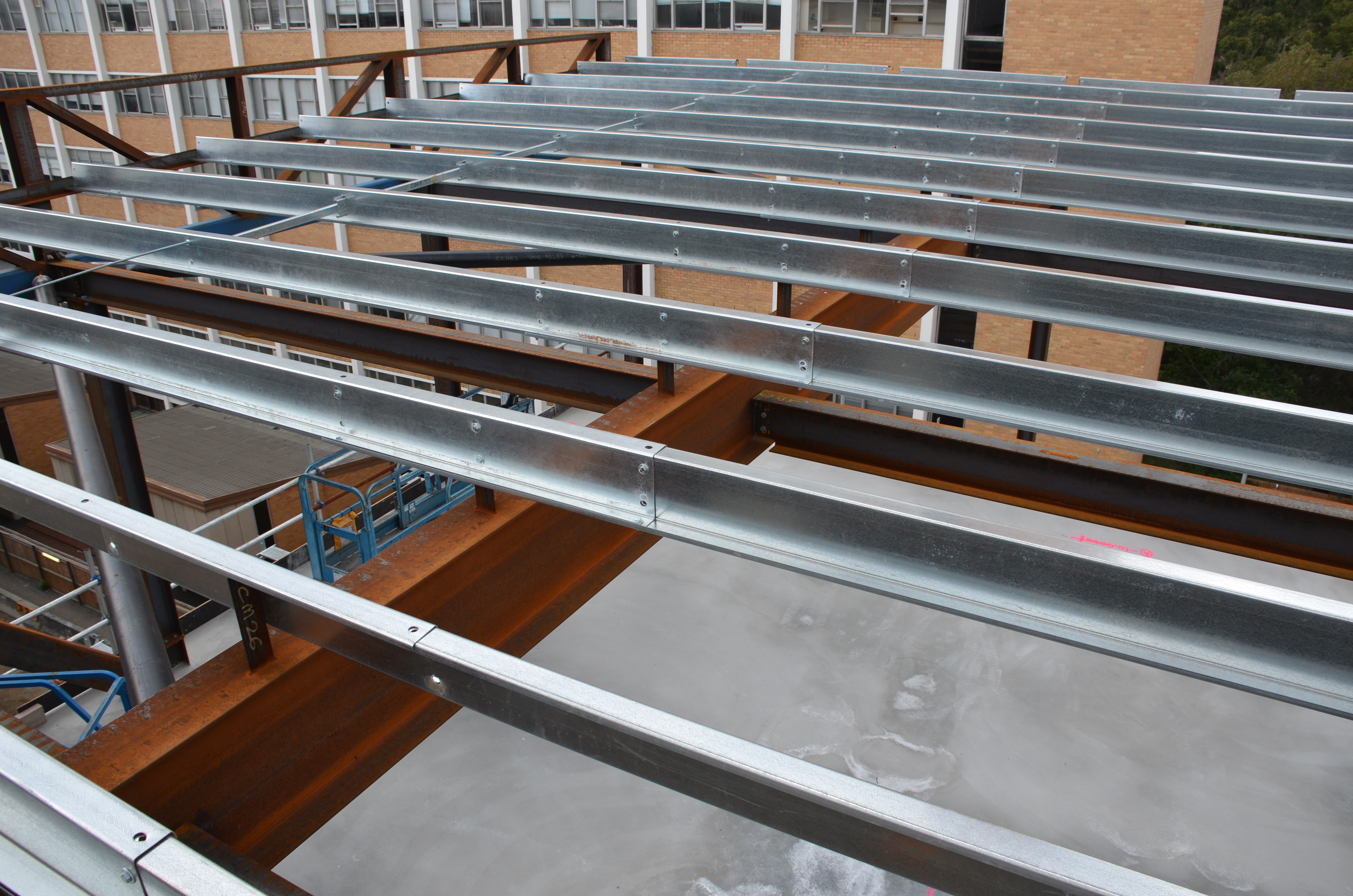 https://archive.abp.unimelb.edu.au/objects/images/Construction/Images/Roof/Roof sheeting, flashings and gutters/DSC_5656.JPG