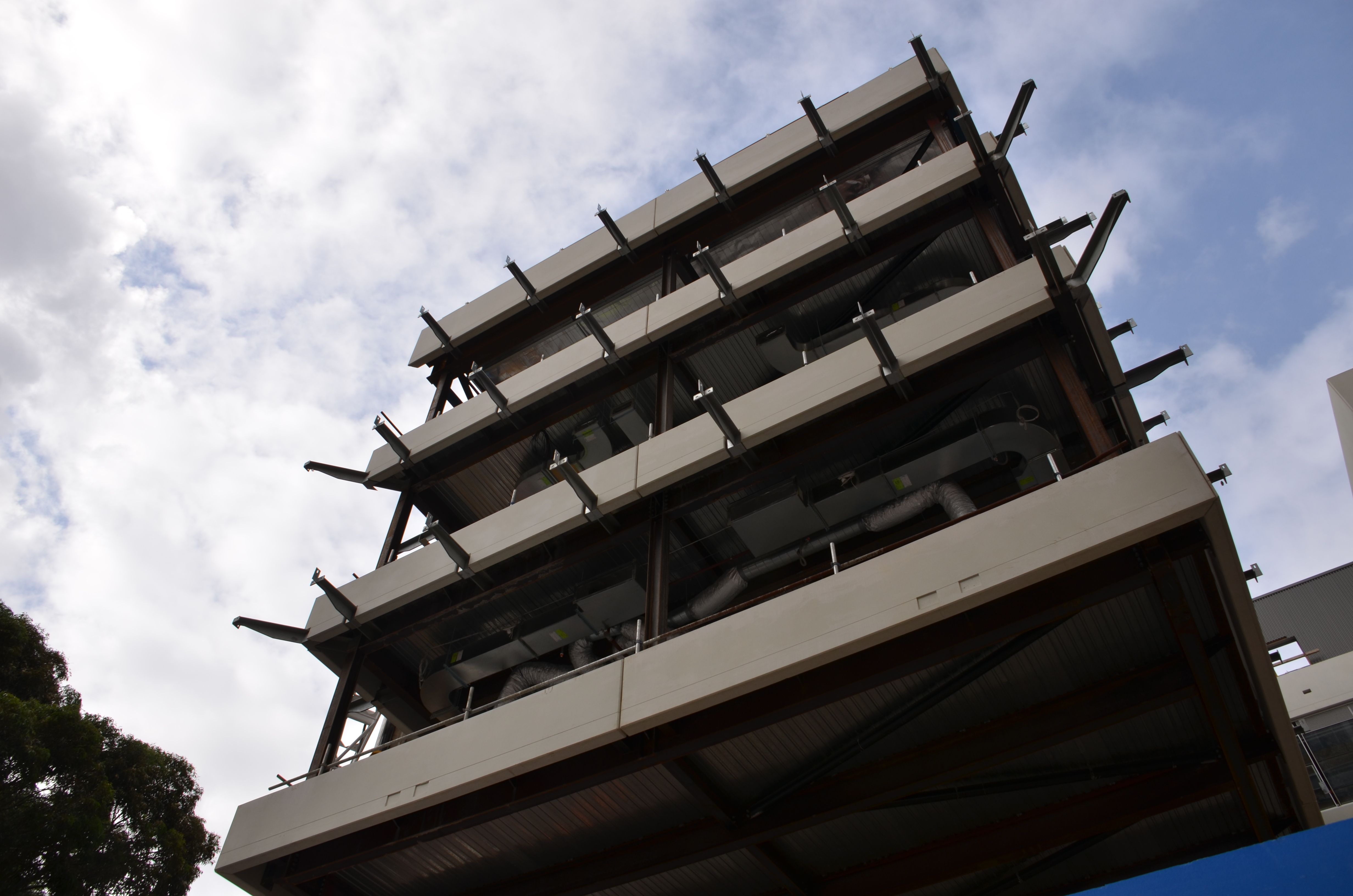 https://archive.abp.unimelb.edu.au/objects/images/Construction/Images/Facades/Precast concrete/To cantilever/DSC_6195.JPG