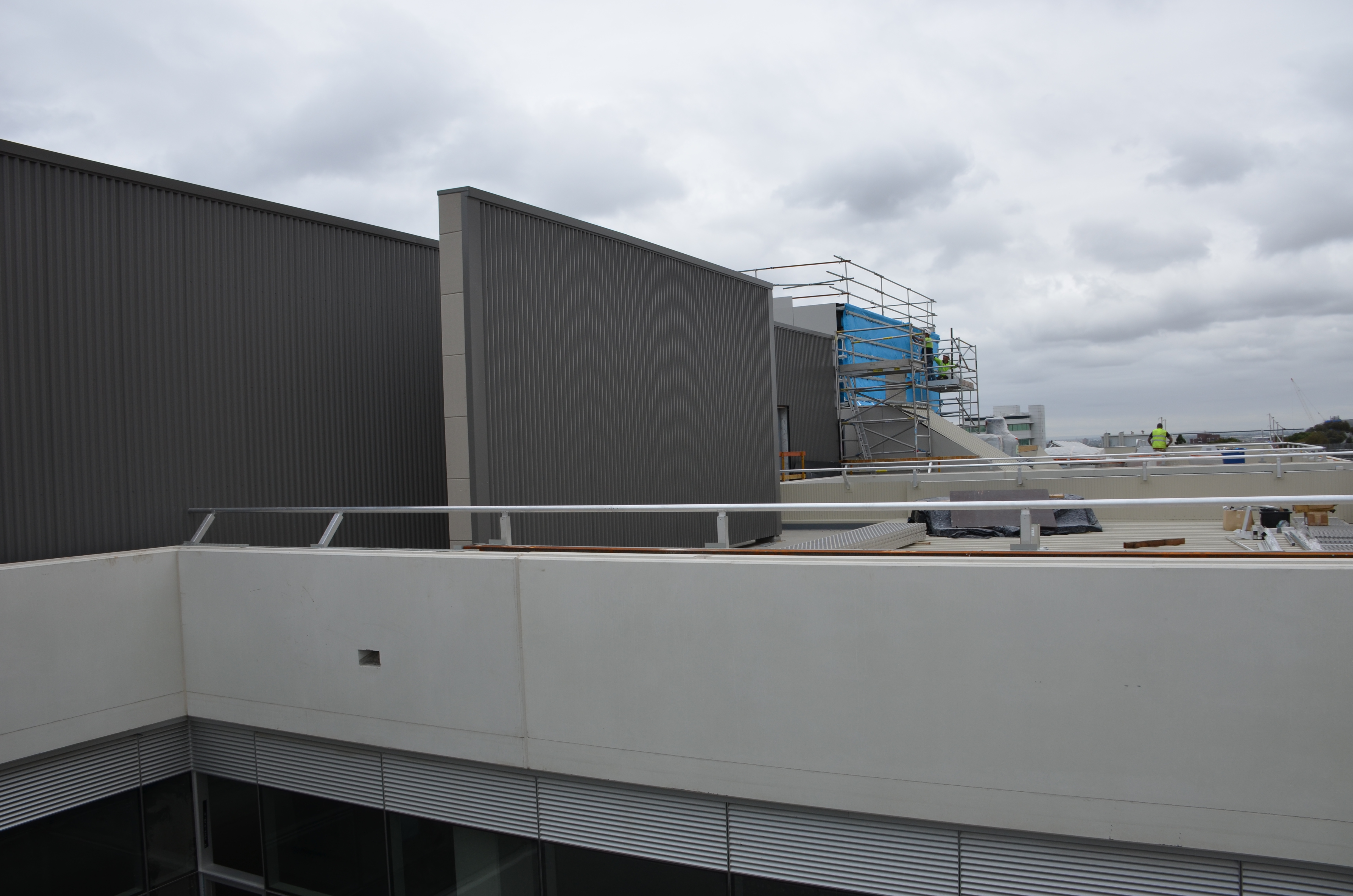 https://archive.abp.unimelb.edu.au/objects/images/Construction/Images/Roof/Parapets and Handrails/DSC_6921.JPG https://archive.abp.unimelb.edu.au/objects/images/Construction/Images/Roof/Parapets and Handrails/DSC_6921.JPG