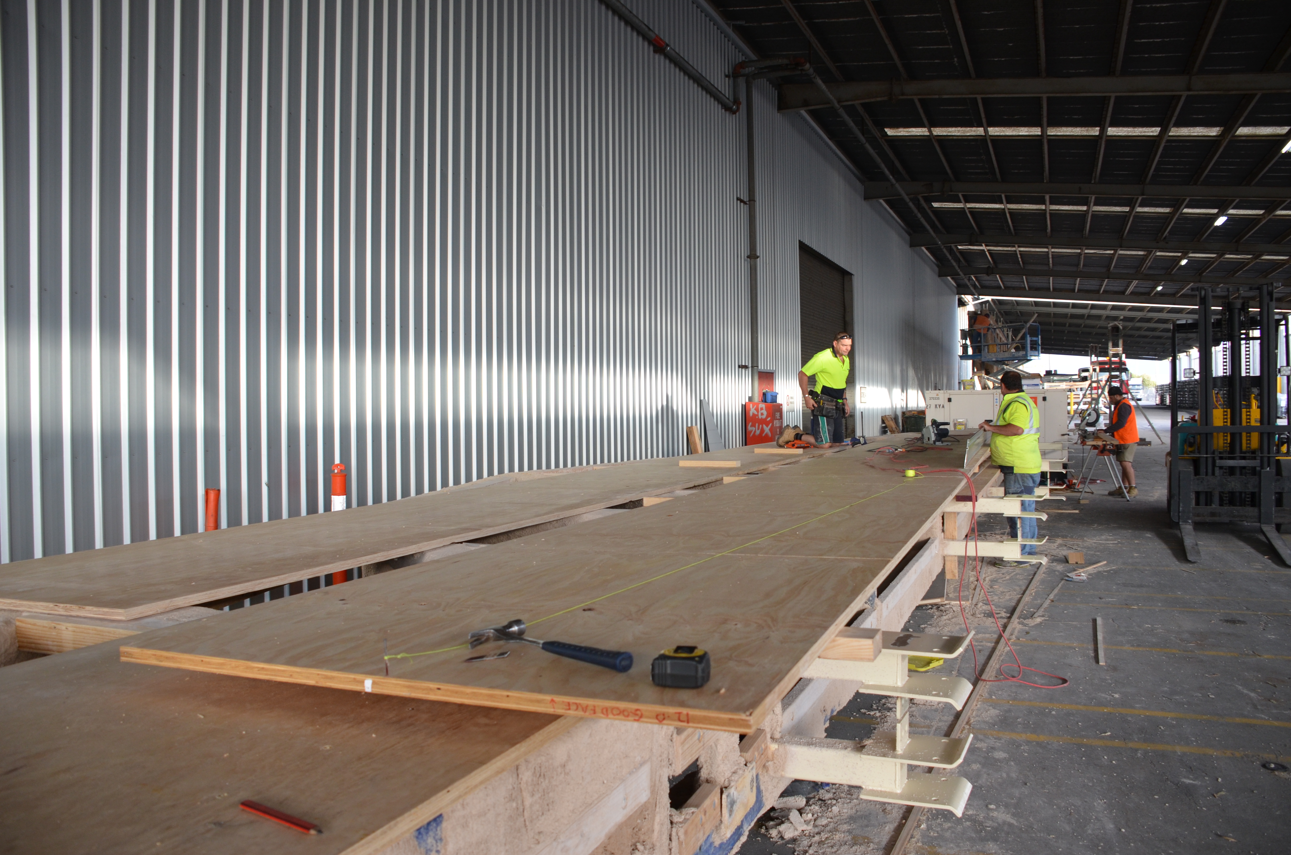 https://archive.abp.unimelb.edu.au/objects/images/Construction/Images/LVL roof beams & coffers/AUS Iron industries/DSC_4657.JPG https://archive.abp.unimelb.edu.au/objects/images/Construction/Images/LVL roof beams & coffers/AUS Iron industries/DSC_4657.JPG