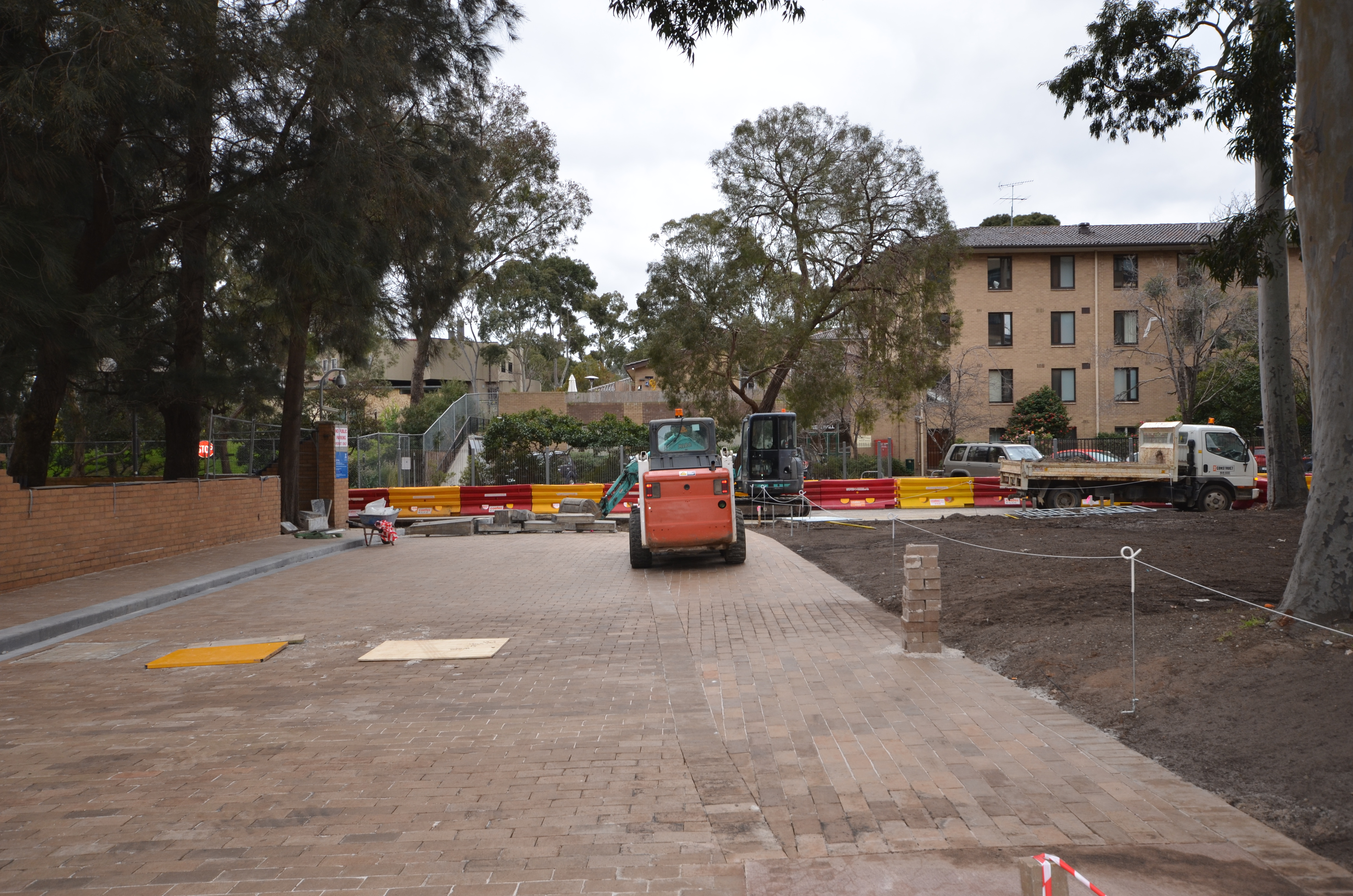 https://archive.abp.unimelb.edu.au/objects/images/Construction/Images/External Works/Brick paving & brick walls/DSD_0146.JPG https://archive.abp.unimelb.edu.au/objects/images/Construction/Images/External Works/Brick paving & brick walls/DSD_0146.JPG