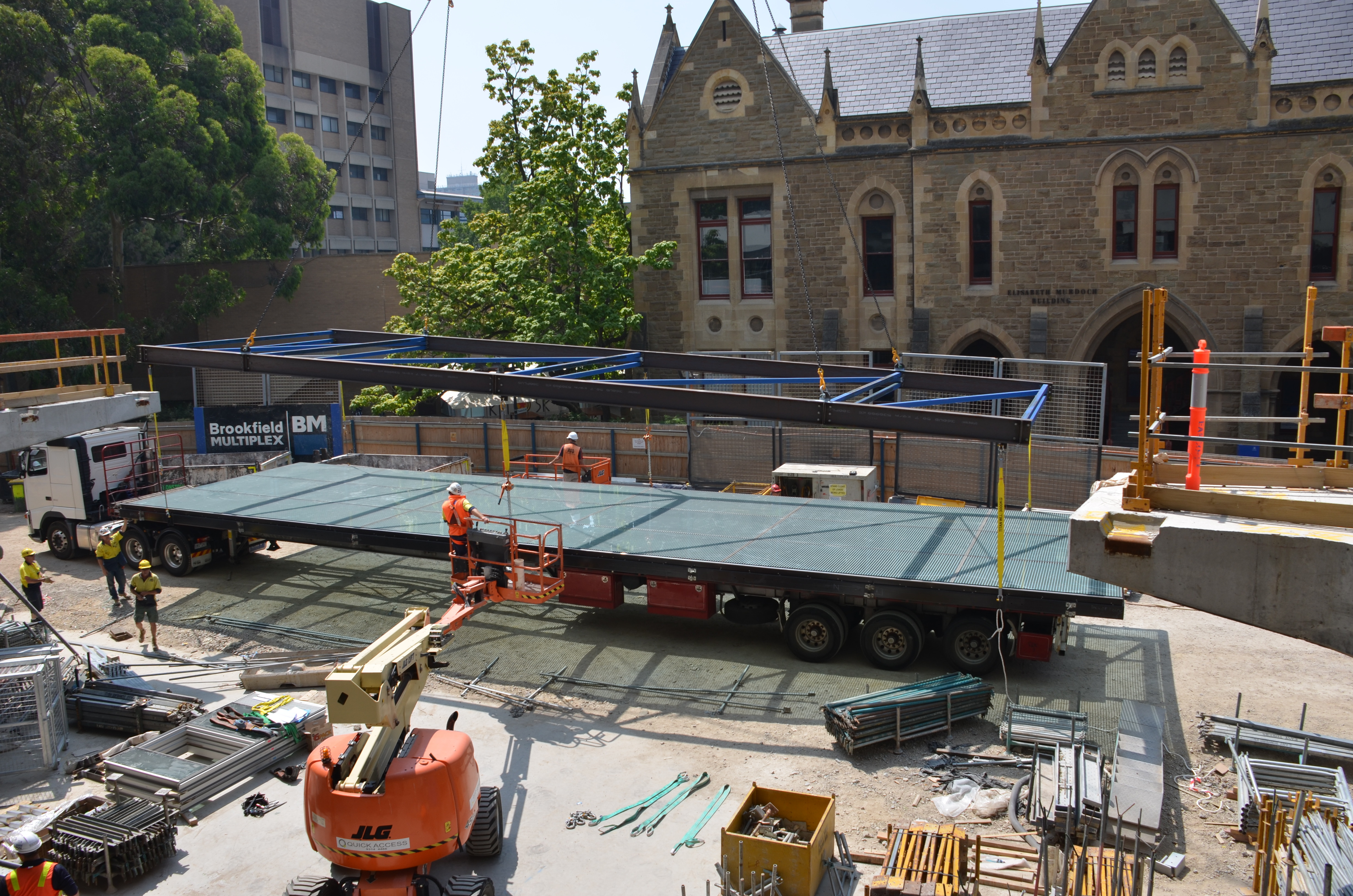 https://archive.abp.unimelb.edu.au/objects/images/Construction/Images/Roof/Glazed atrium roof/Delivery & Installation/DSC_5157.JPG https://archive.abp.unimelb.edu.au/objects/images/Construction/Images/Roof/Glazed atrium roof/Delivery & Installation/DSC_5157.JPG