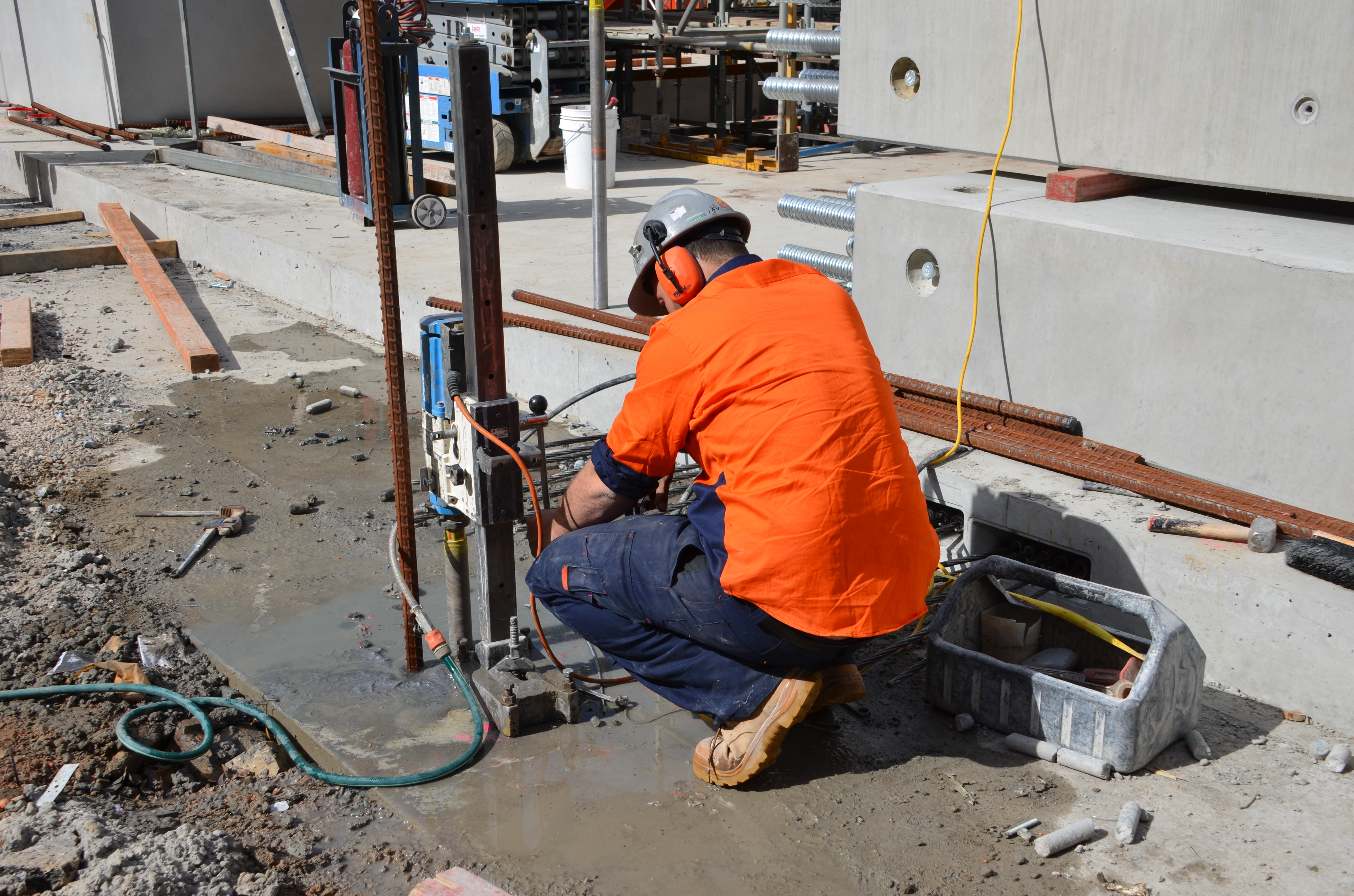 https://archive.abp.unimelb.edu.au/objects/images/Construction/Images/Precast structural concrete walls and columns/Level 1/DSC_1467.JPG