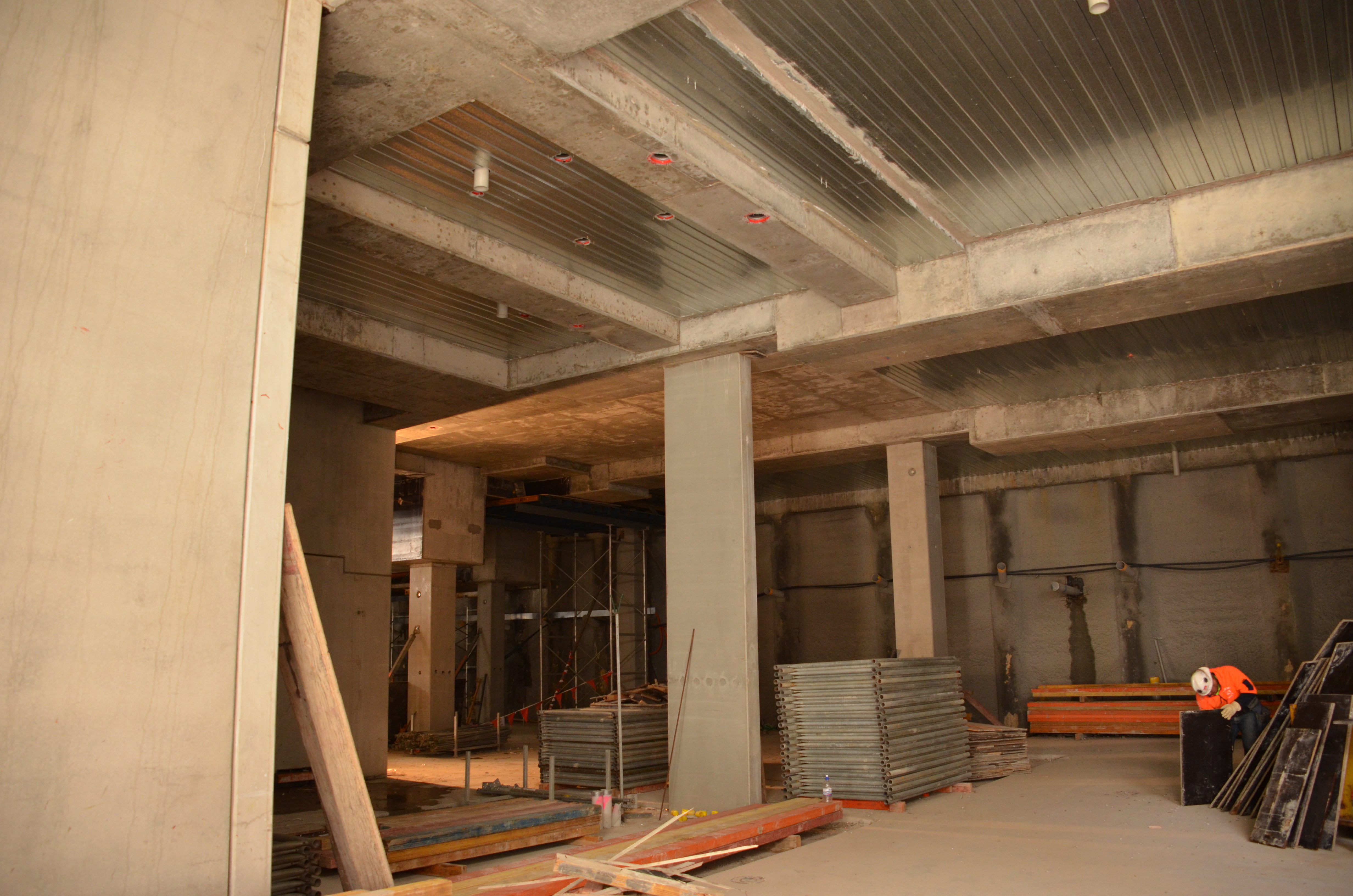 https://archive.abp.unimelb.edu.au/objects/images/Construction/Images/Concrete suspended slabs and beams/Formwork stripping/DSC_2531.JPG