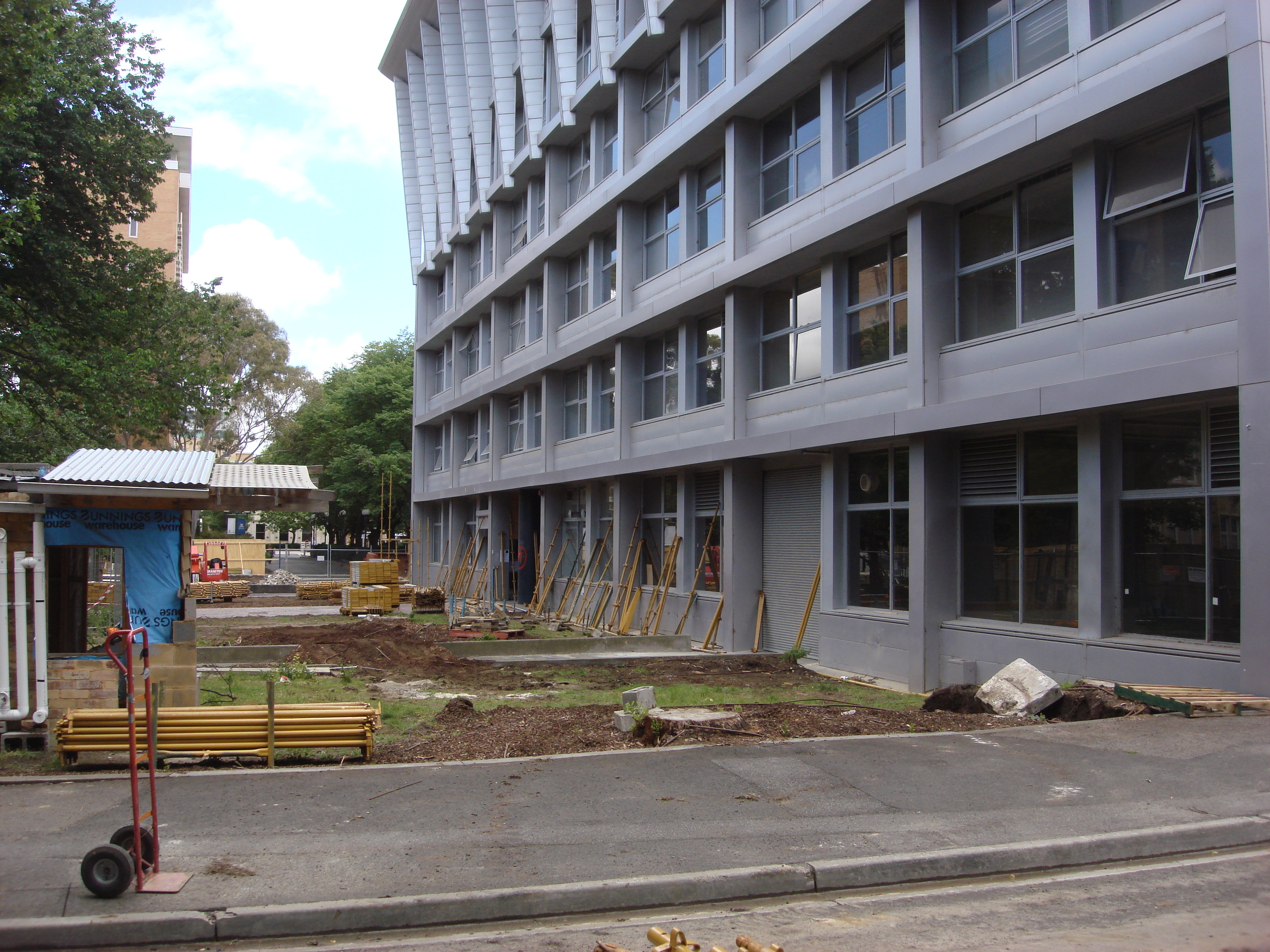 https://archive.abp.unimelb.edu.au/objects/images/Pre-construction/Scaffolding/DSC07825.JPG https://archive.abp.unimelb.edu.au/objects/images/Pre-construction/Scaffolding/DSC07825.JPG