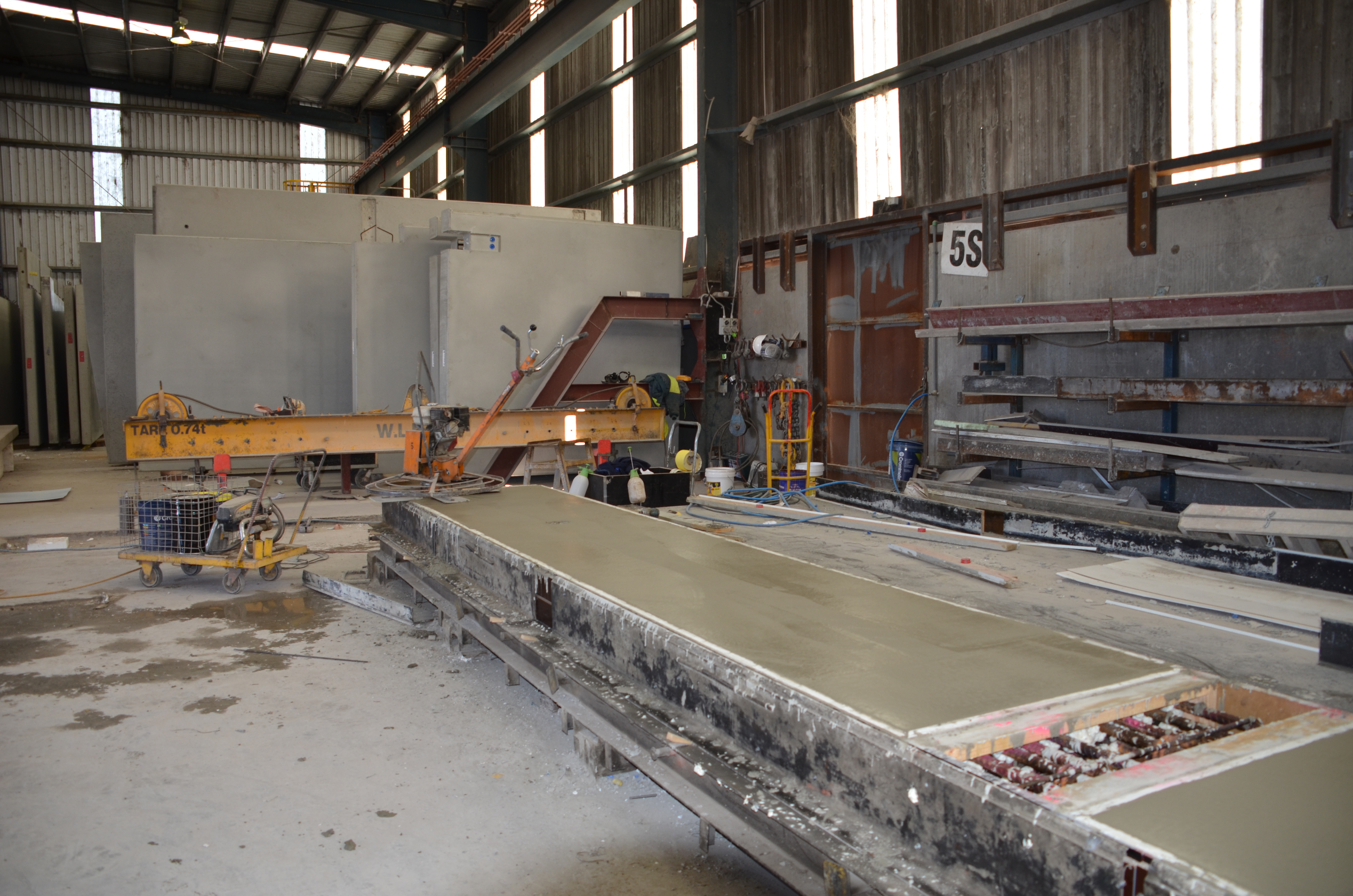 https://archive.abp.unimelb.edu.au/objects/images/Construction/Images/Precast structural concrete walls and columns/Manufacturer Advanced Precast/DSC_0646.JPG
