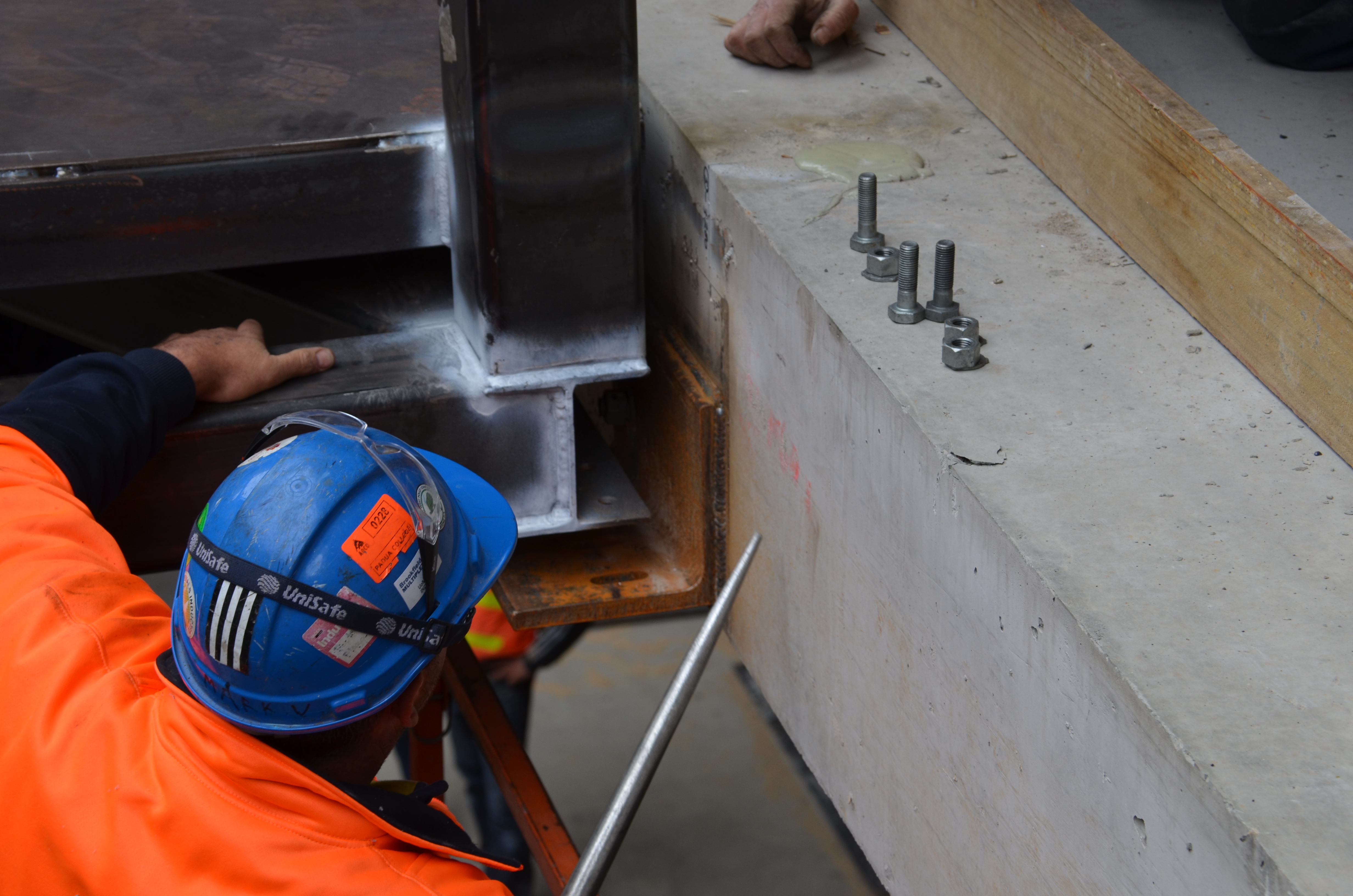 https://archive.abp.unimelb.edu.au/objects/images/Construction/Images/Stairs, walkways and balustrades/Y Stairs structural steel/Installation/DSC_3472.JPG