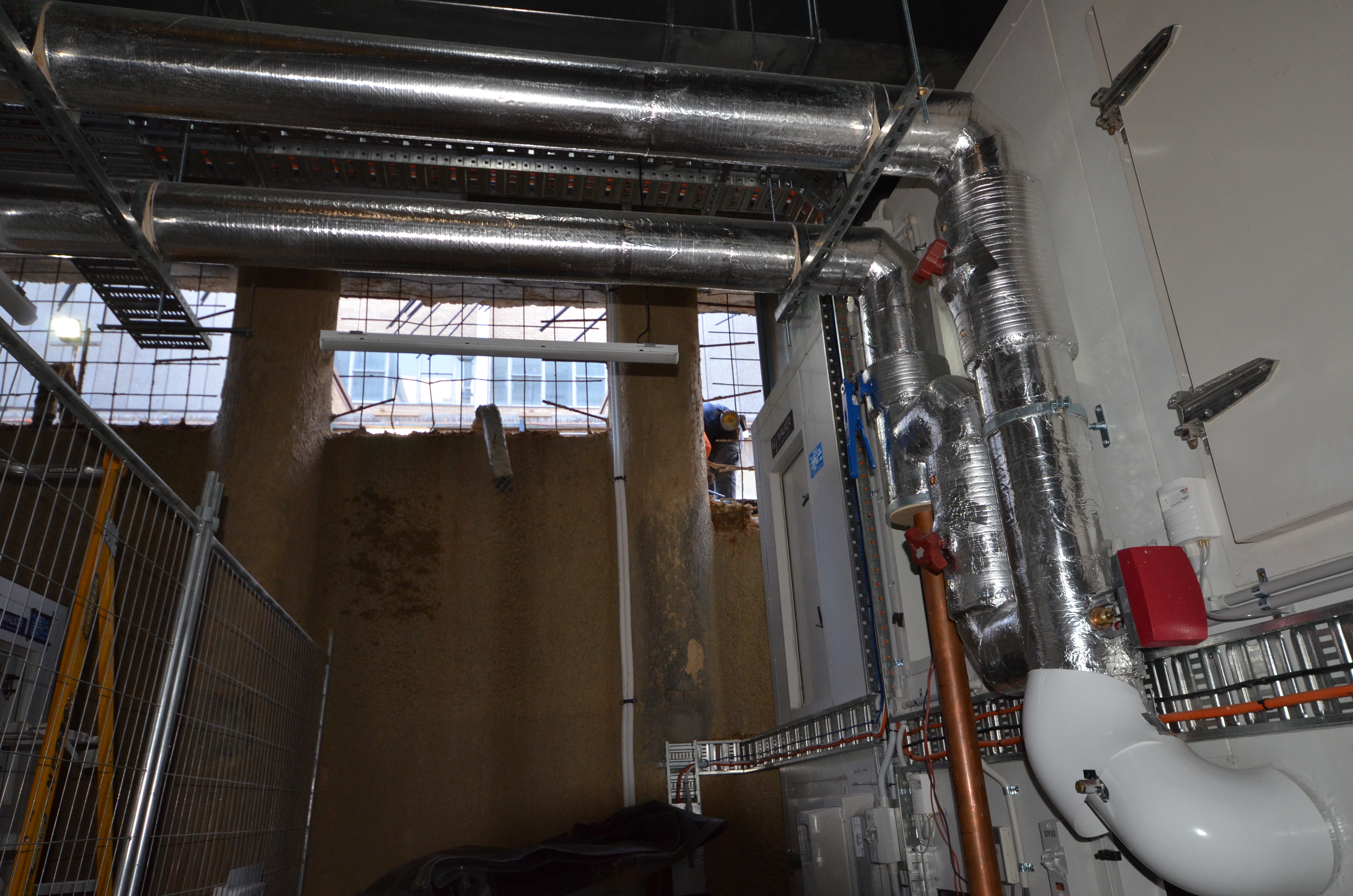 https://archive.abp.unimelb.edu.au/objects/images/Construction/Images/Services/Mechanical/Air intake plenums/DSC_7860.JPG