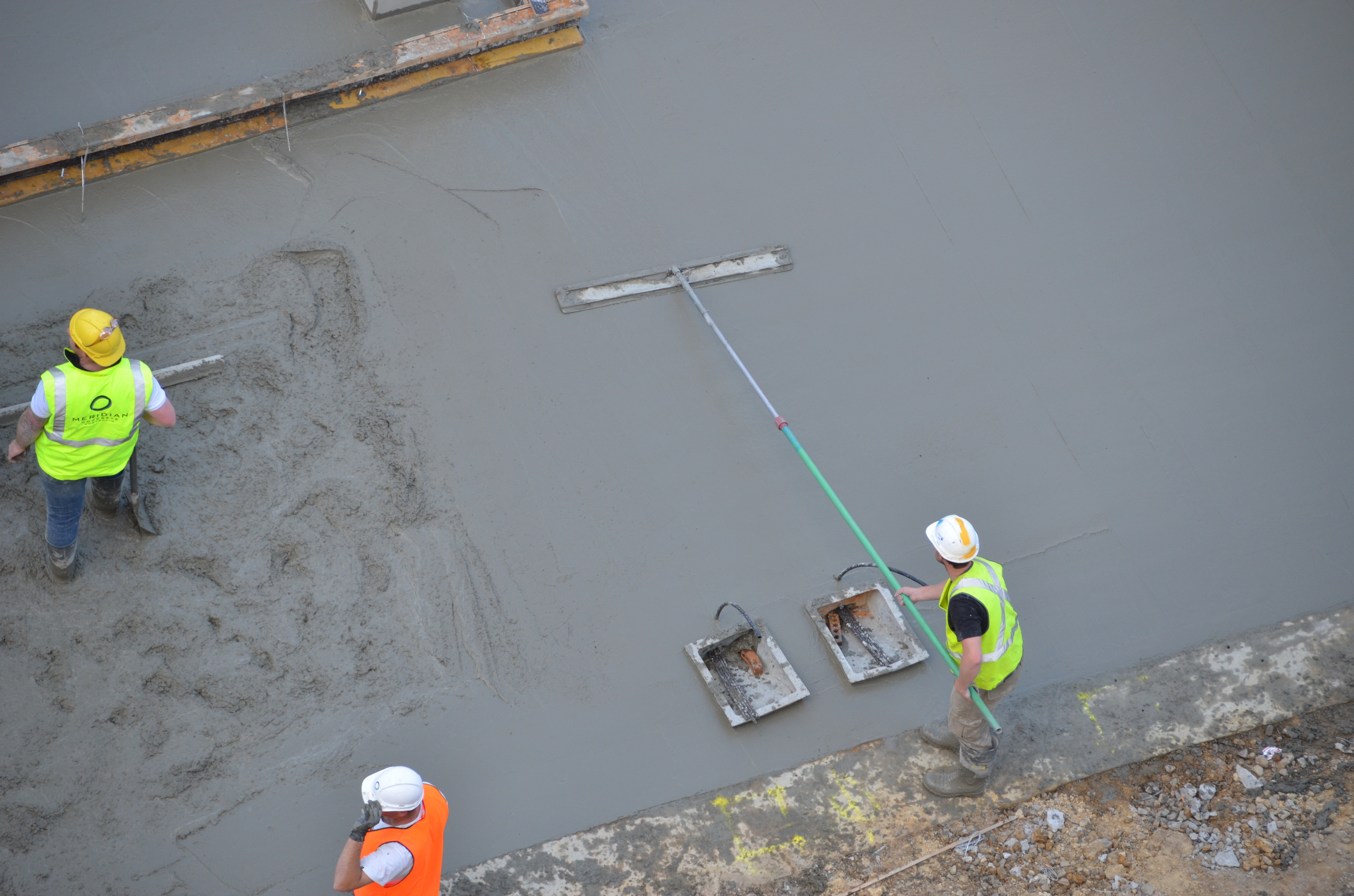 https://archive.abp.unimelb.edu.au/objects/images/Construction/Images/Concrete suspended slabs and beams/Ground level & formwork/DSC_1504.JPG