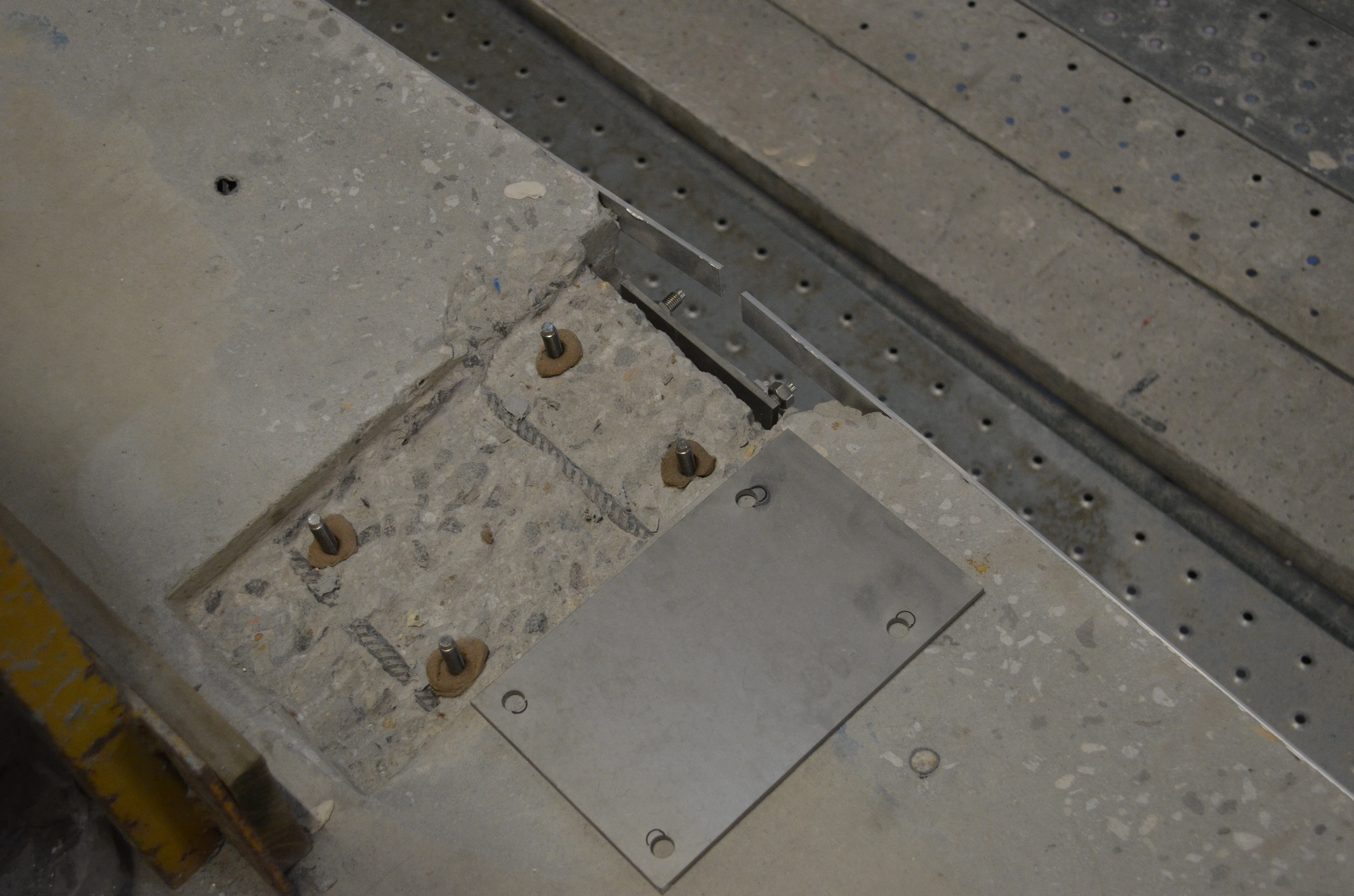 https://archive.abp.unimelb.edu.au/objects/images/Construction/Images/Atrium stainless steel wire mesh & frames/DSC_7027.JPG