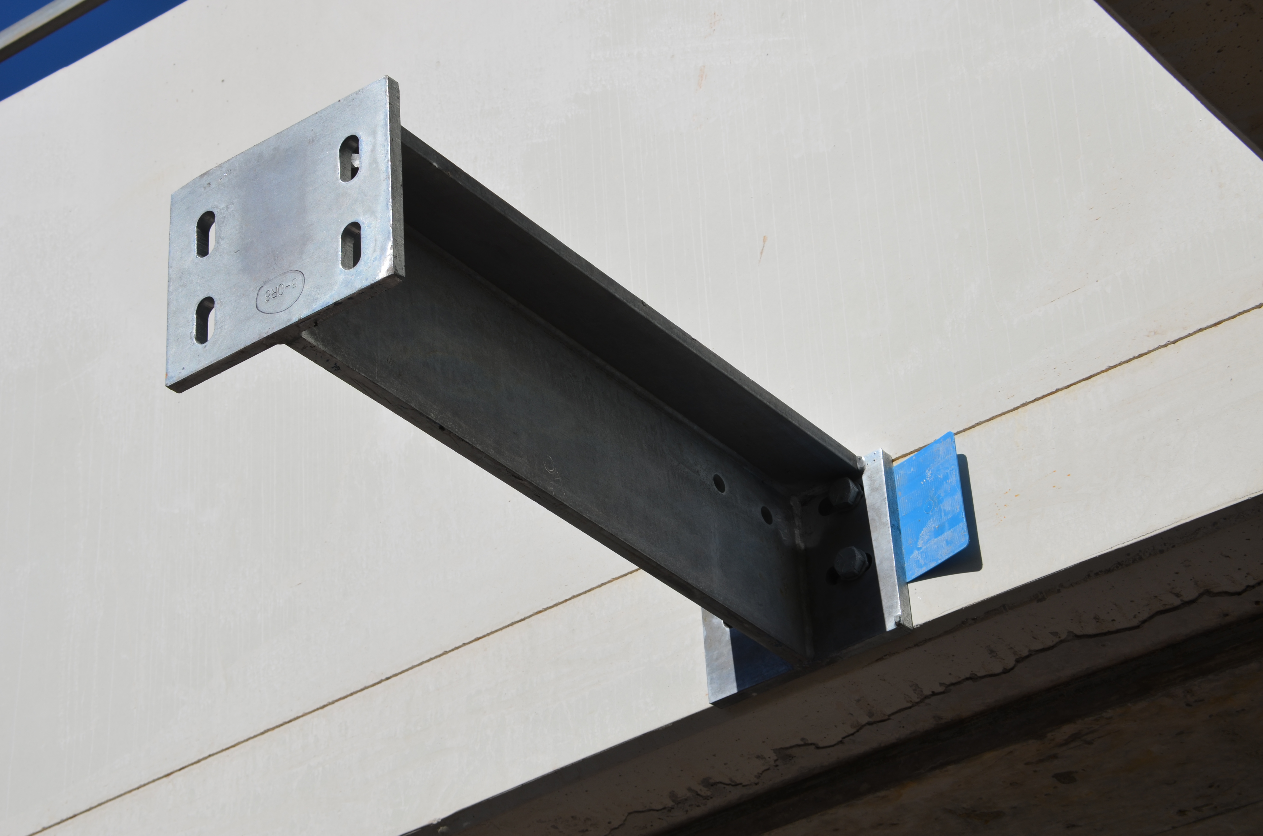 https://archive.abp.unimelb.edu.au/objects/images/Construction/Images/Facades/Zinc screens & access platforms/Support mechanisms/DSC_4614.JPG https://archive.abp.unimelb.edu.au/objects/images/Construction/Images/Facades/Zinc screens & access platforms/Support mechanisms/DSC_4614.JPG