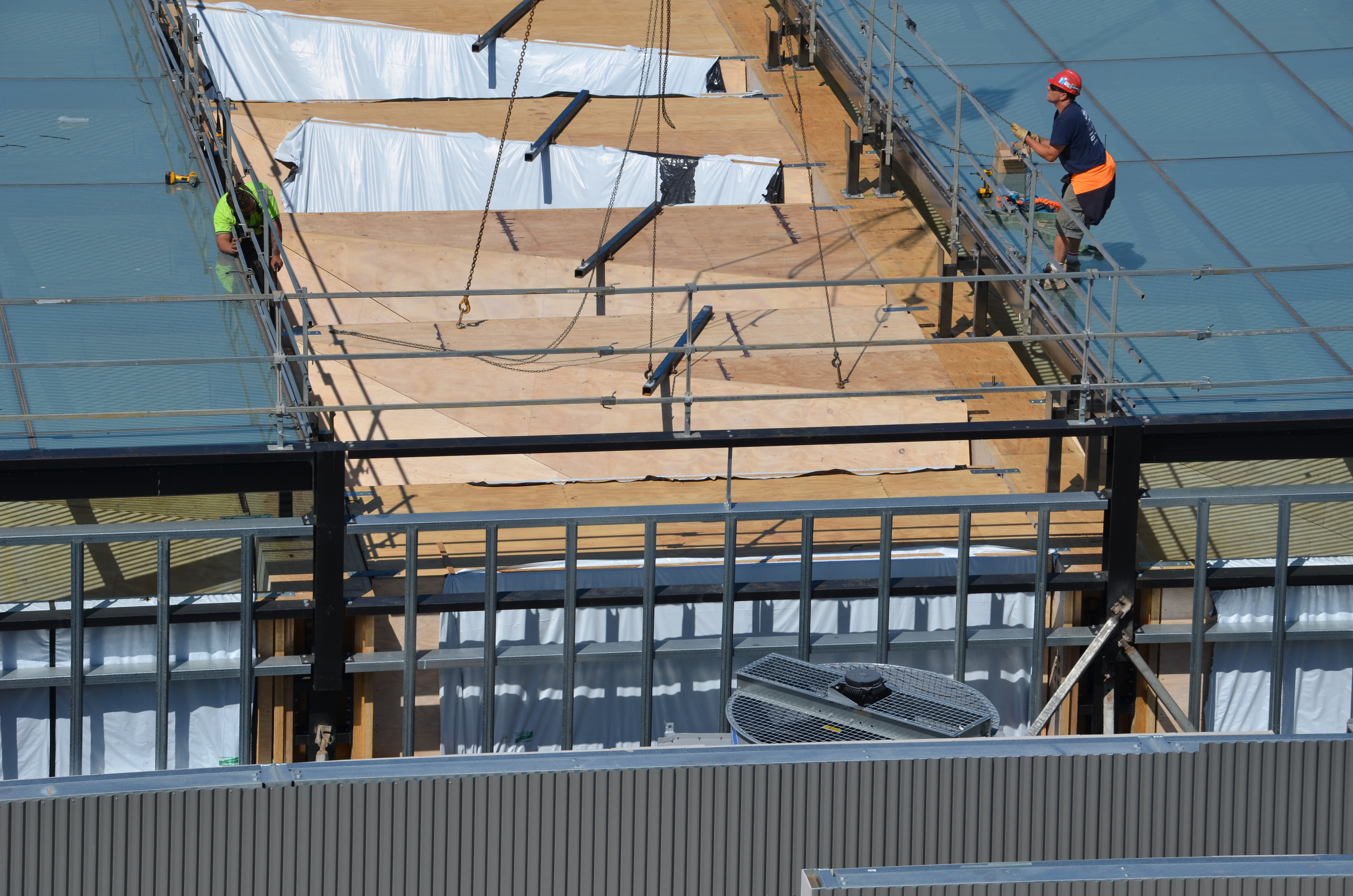 https://archive.abp.unimelb.edu.au/objects/images/Construction/Images/LVL roof beams & coffers/Installation/DSC_5859.JPG