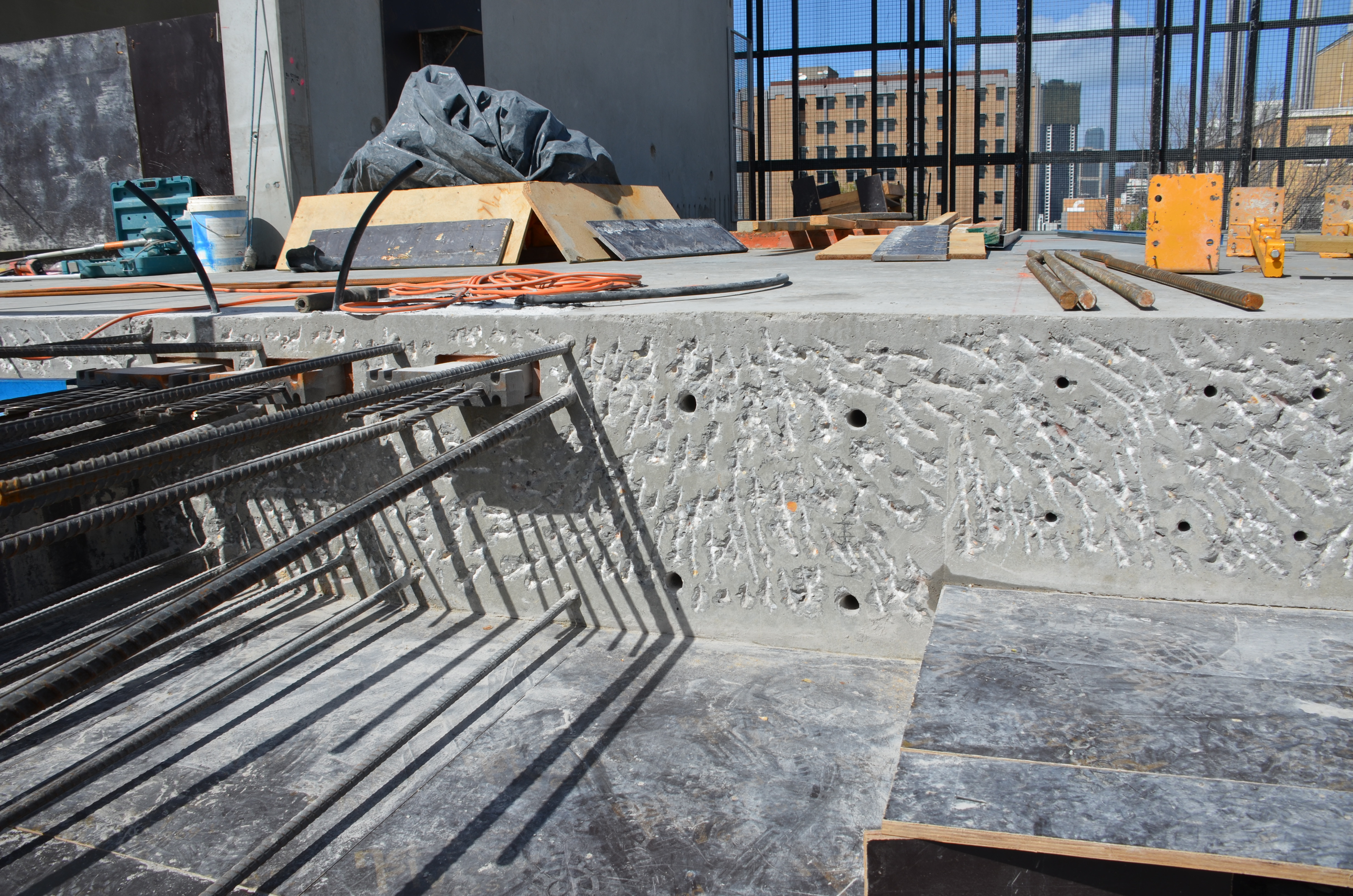 https://archive.abp.unimelb.edu.au/objects/images/Construction/Images/Concrete suspended slabs and beams/Post-tensioned beams & slabs/DSC_2474.JPG