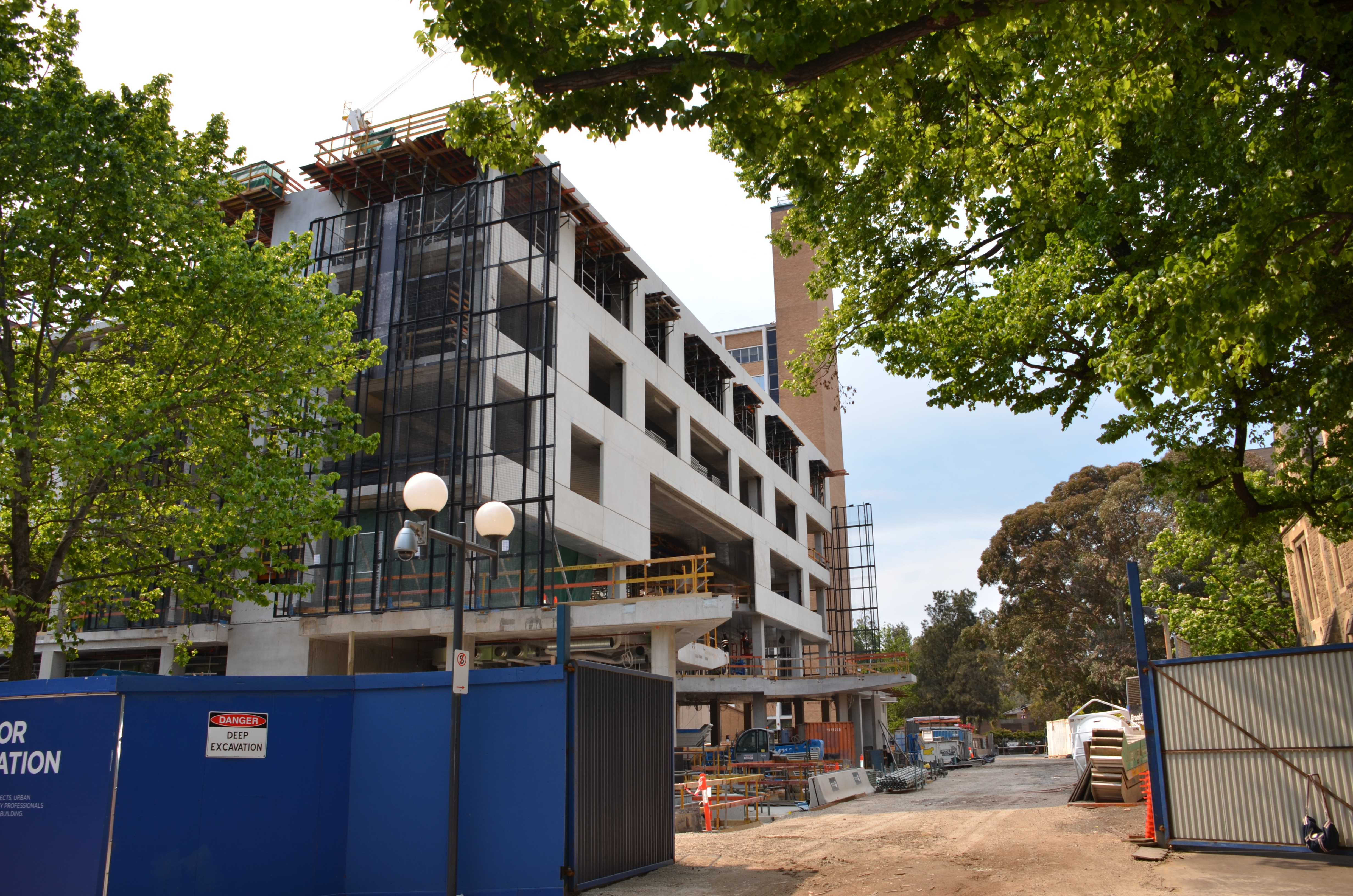 https://archive.abp.unimelb.edu.au/objects/images/Construction/Images/Facades/Precast concrete/Levels 1-5/DSC_3624.JPG https://archive.abp.unimelb.edu.au/objects/images/Construction/Images/Facades/Precast concrete/Levels 1-5/DSC_3624.JPG