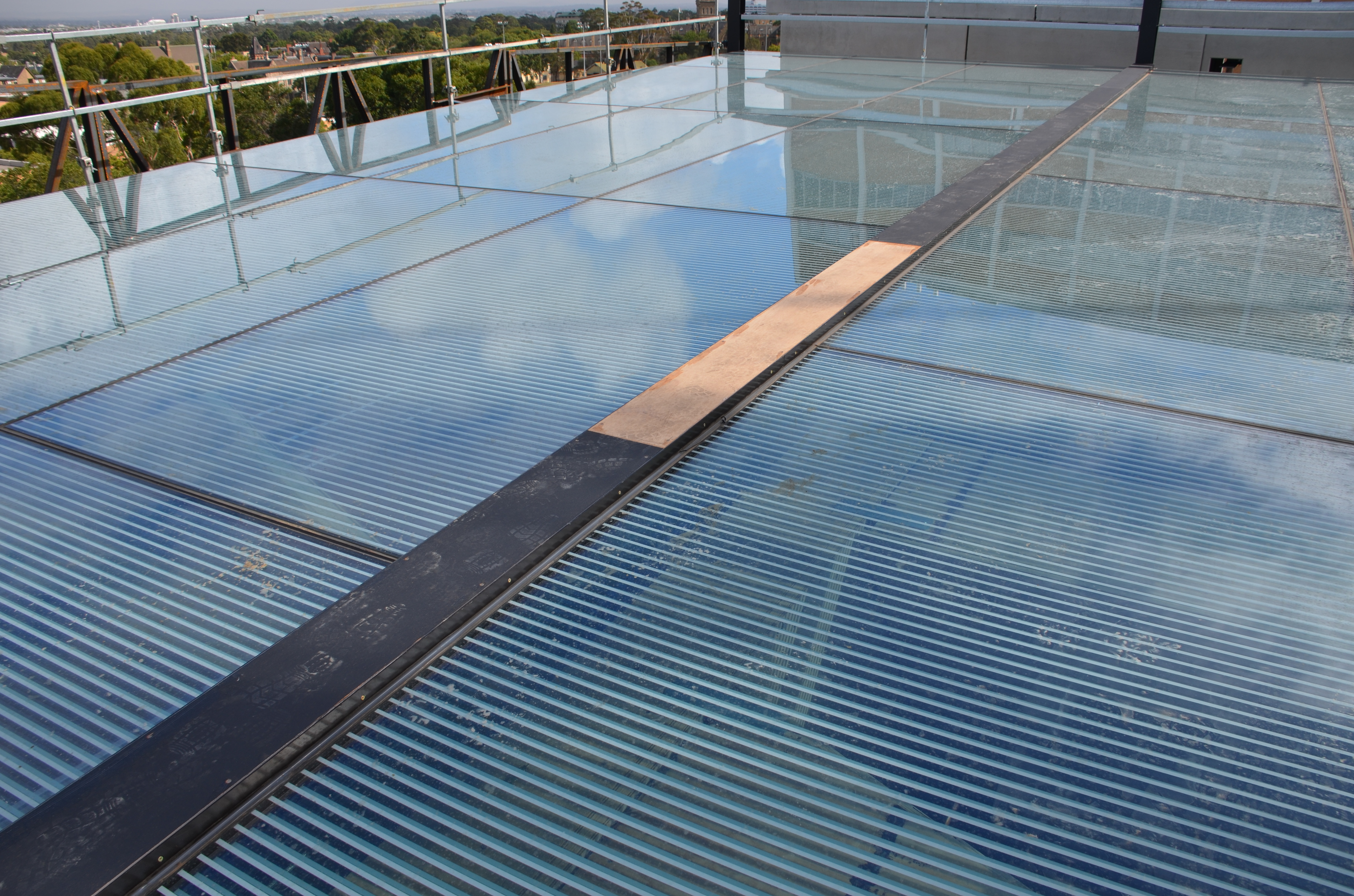 https://archive.abp.unimelb.edu.au/objects/images/Construction/Images/Roof/Glazed atrium roof/Delivery & Installation/DSC_5773.JPG https://archive.abp.unimelb.edu.au/objects/images/Construction/Images/Roof/Glazed atrium roof/Delivery & Installation/DSC_5773.JPG