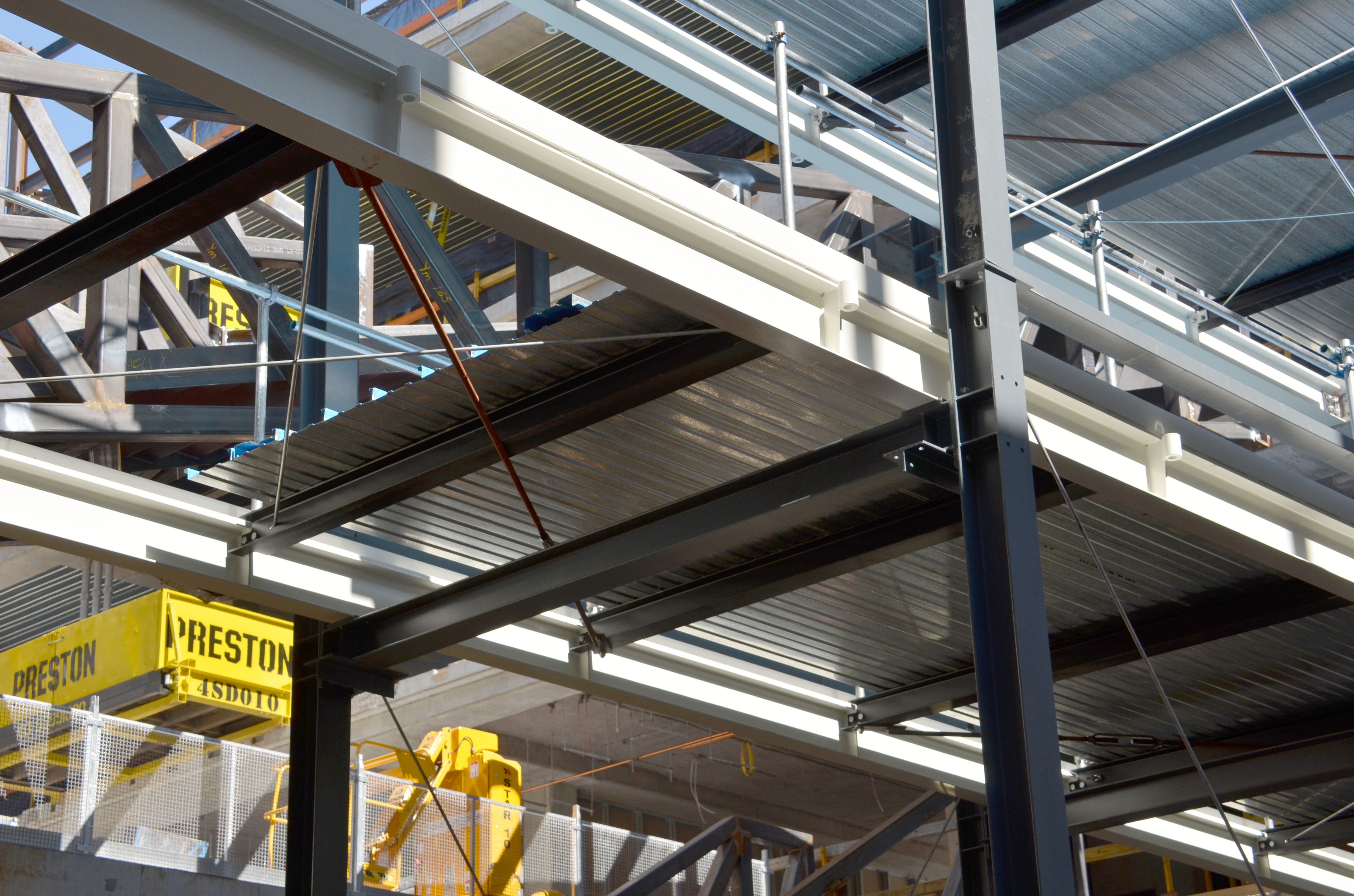 https://archive.abp.unimelb.edu.au/objects/images/Construction/Images/Stairs, walkways and balustrades/Structural steel walkways & support structure/DSC_3513.JPG