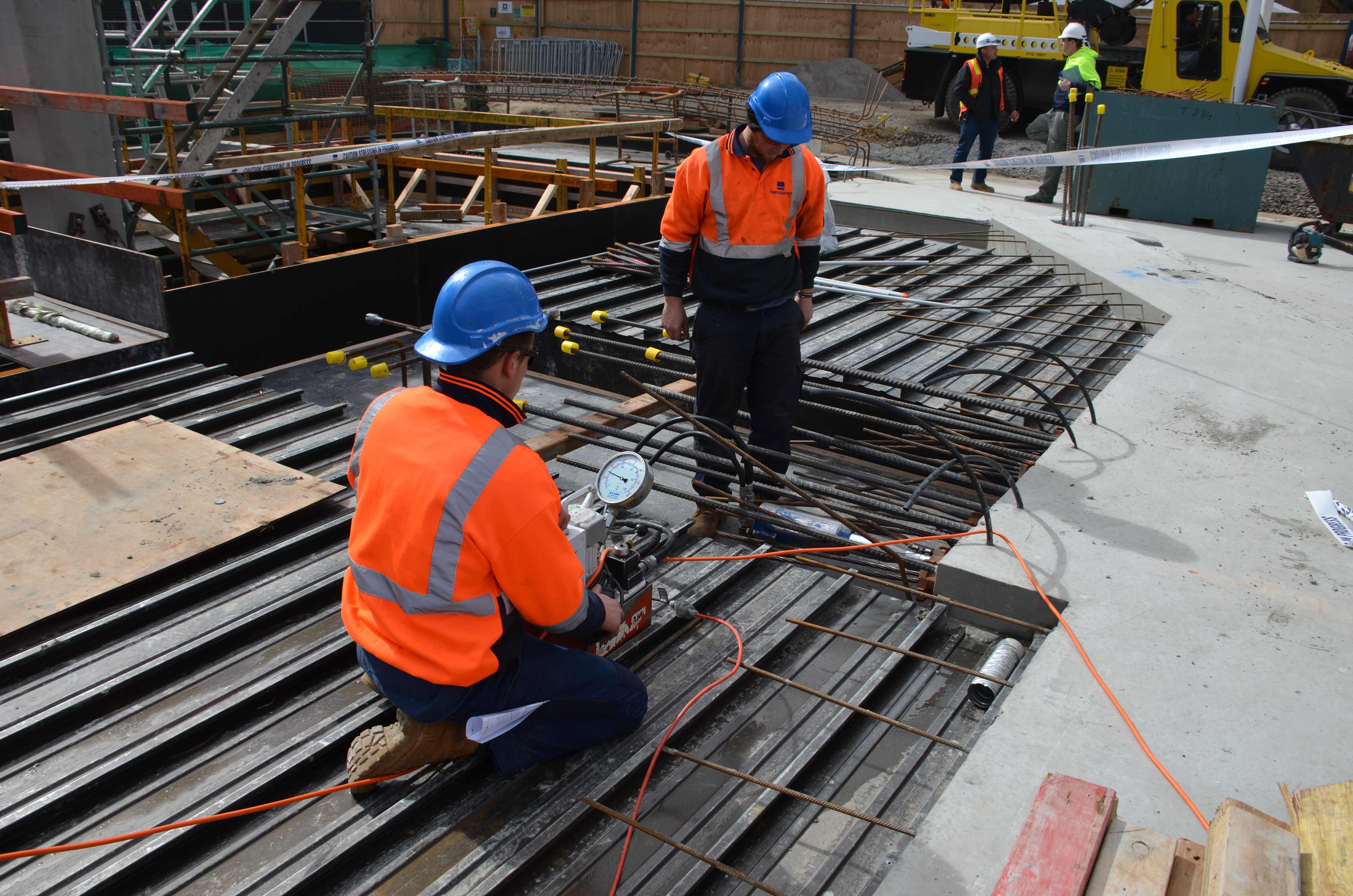 https://archive.abp.unimelb.edu.au/objects/images/Construction/Images/Concrete suspended slabs and beams/Post-tensioned beams & slabs/DSC_1340.JPG