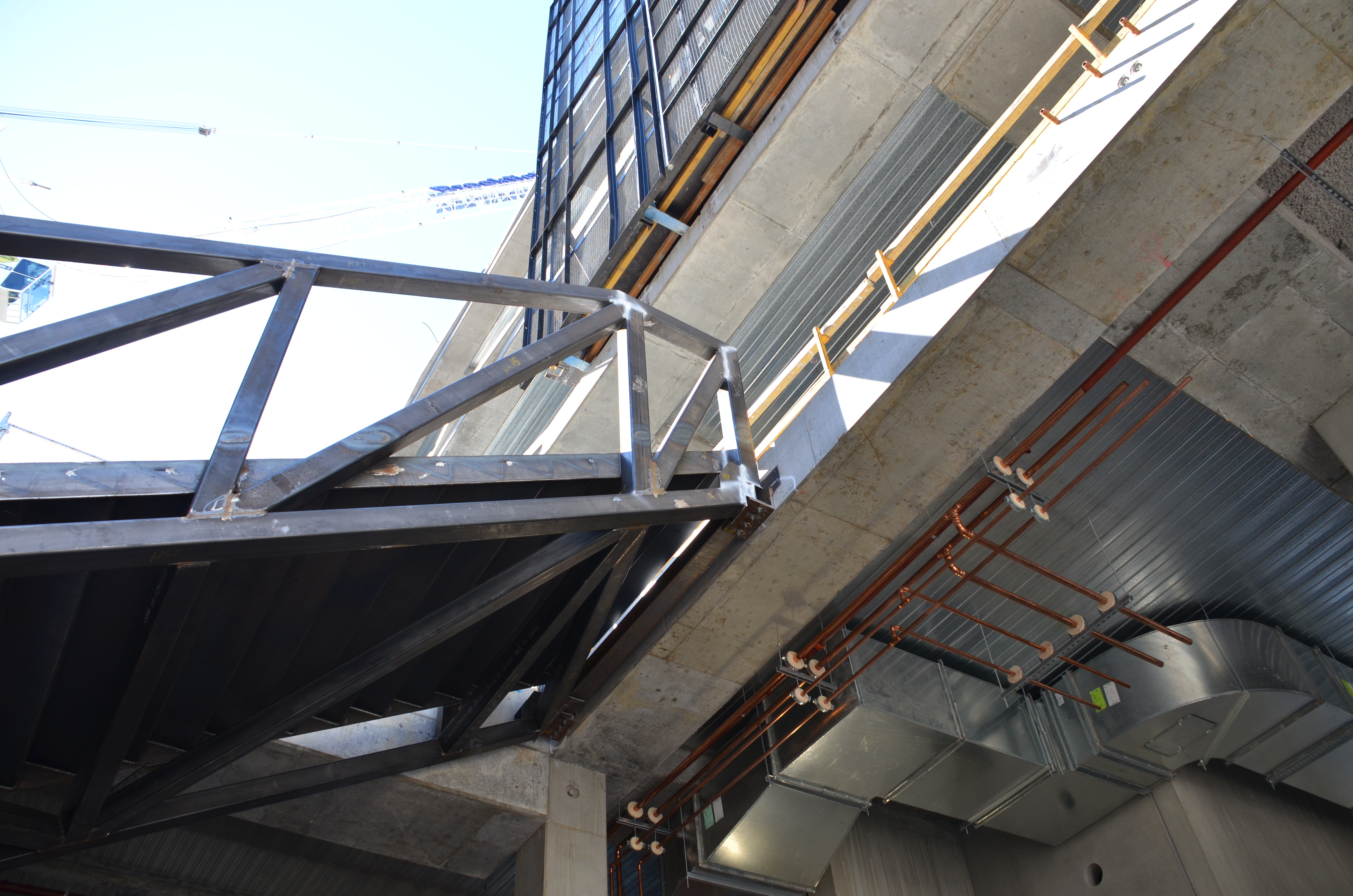 https://archive.abp.unimelb.edu.au/objects/images/Construction/Images/Stairs, walkways and balustrades/Y Stairs structural steel/Installation/DSC_3294.JPG