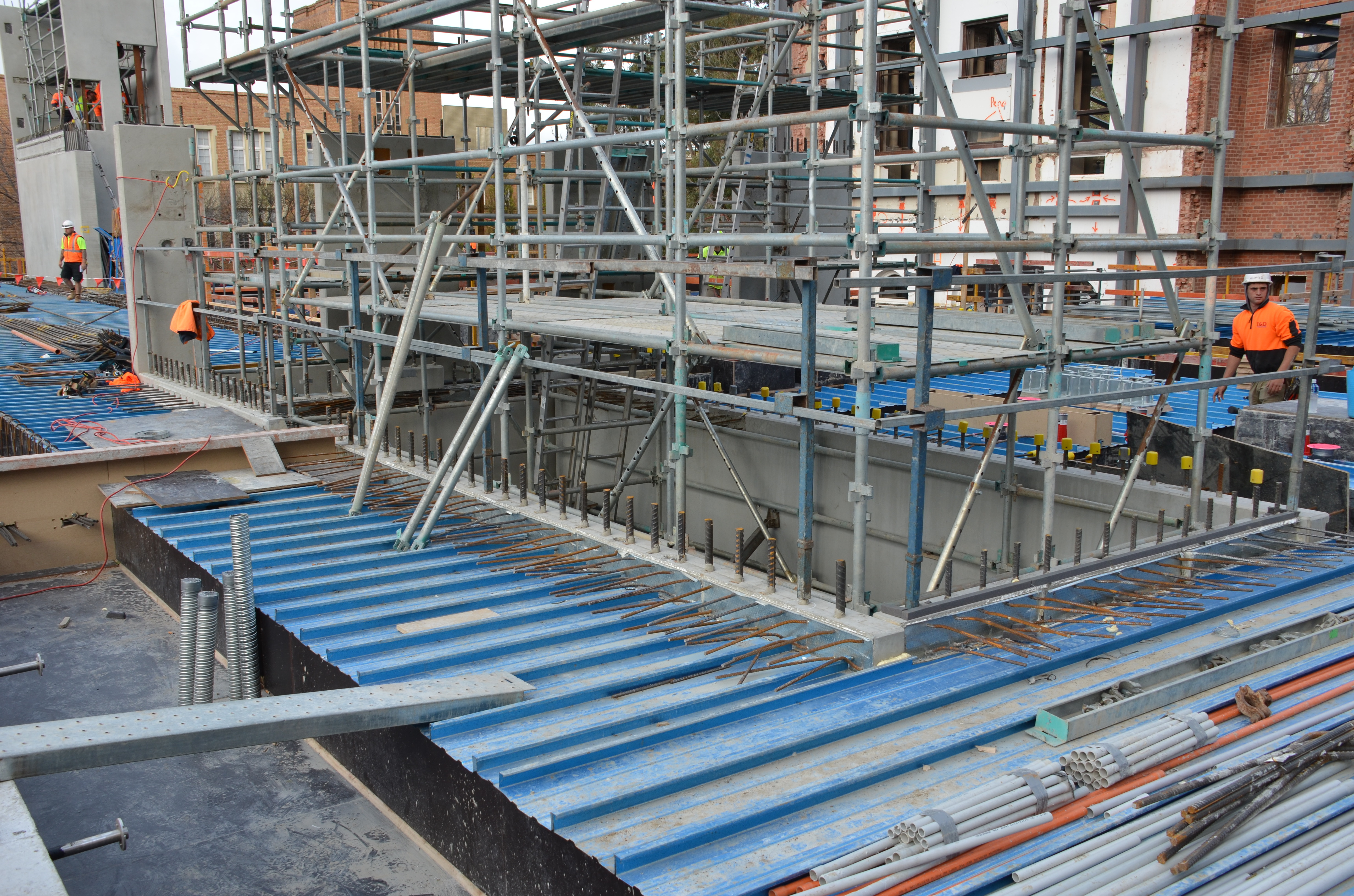 https://archive.abp.unimelb.edu.au/objects/images/Construction/Images/Concrete suspended slabs and beams/Levels 1-5 & formwork/DSC_1950.JPG