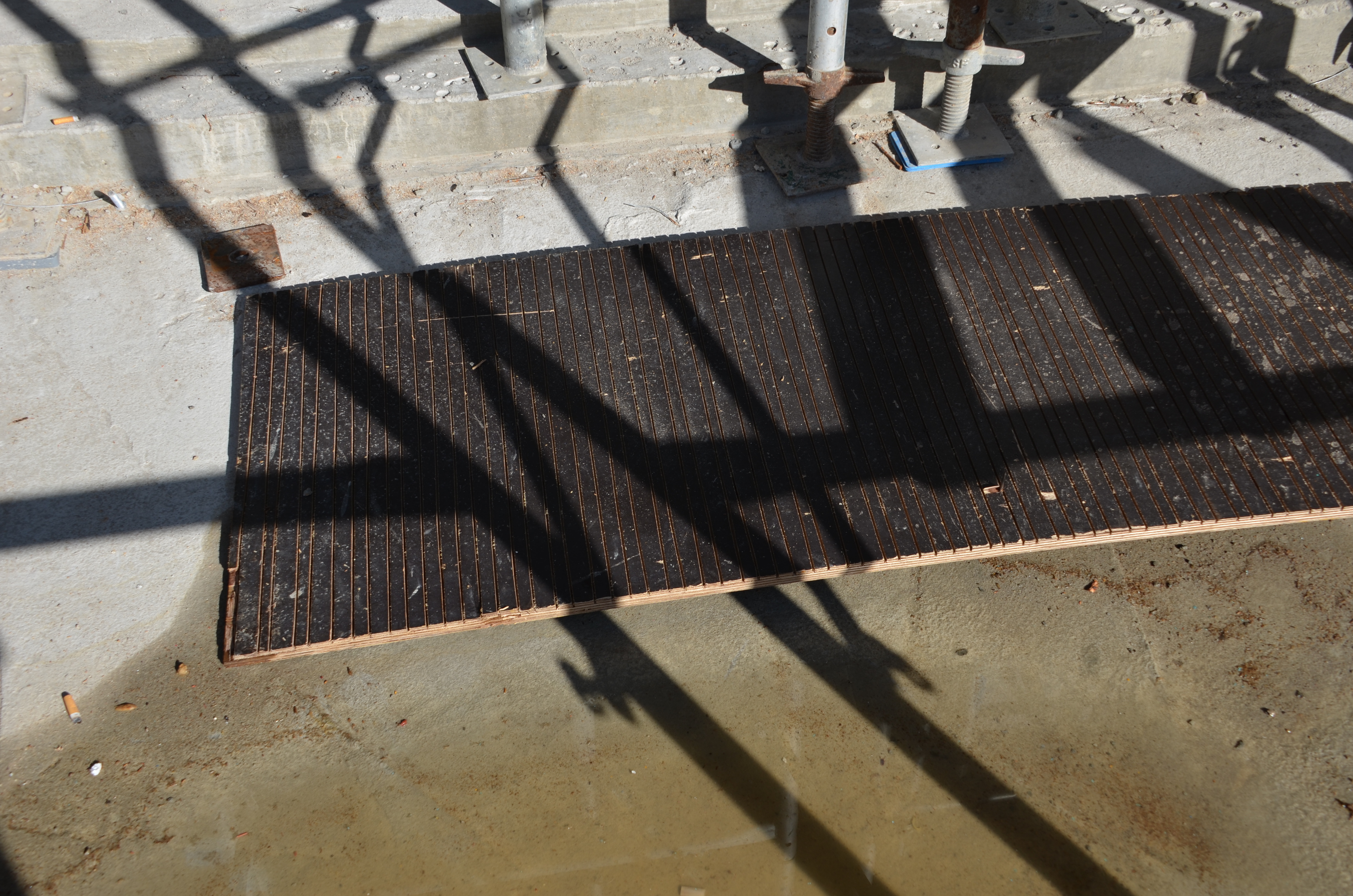 https://archive.abp.unimelb.edu.au/objects/images/Construction/Images/Concrete suspended slabs and beams/Levels 1-5 & formwork/DSC_2319.JPG