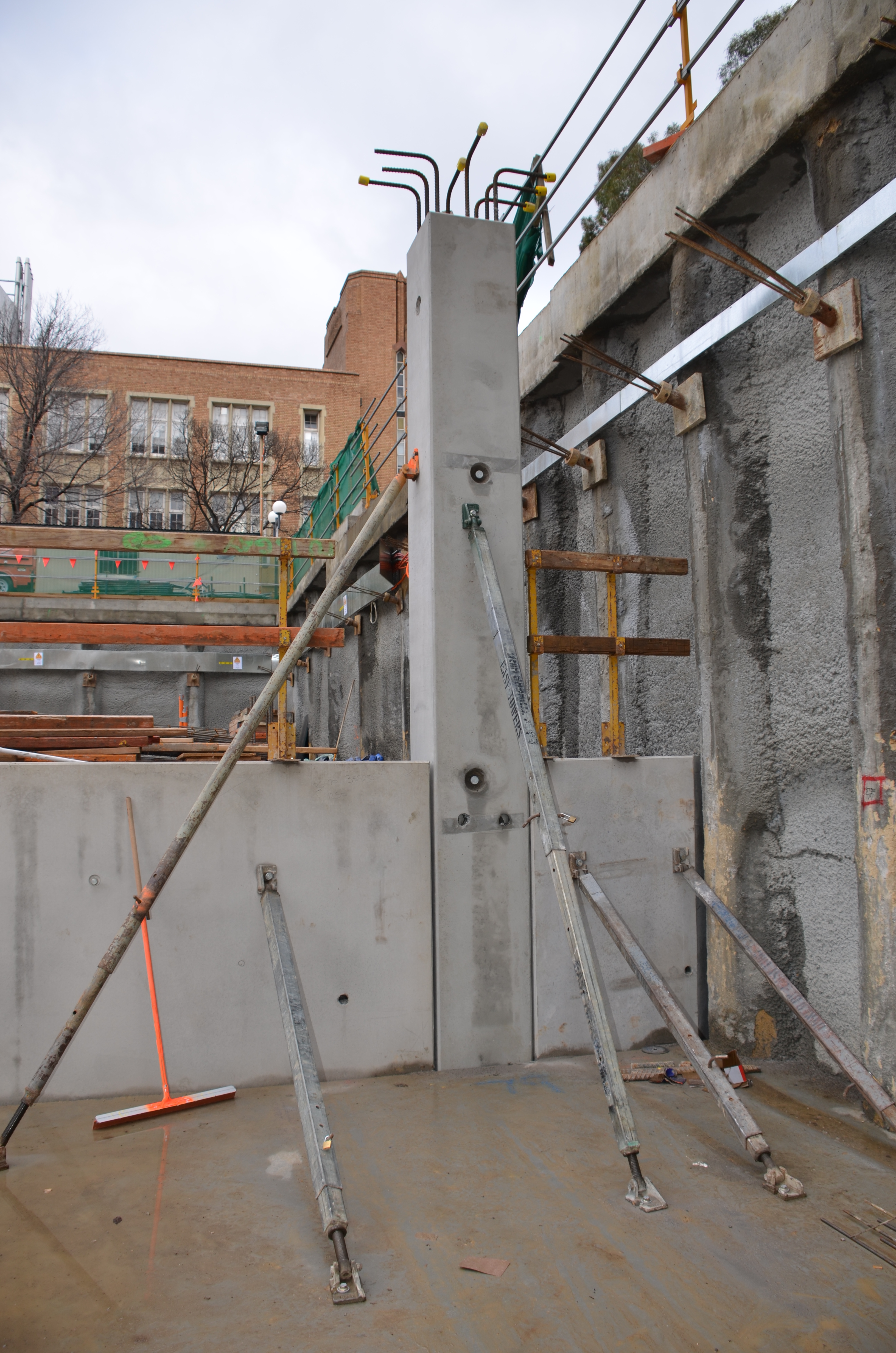 https://archive.abp.unimelb.edu.au/objects/images/Construction/Images/Precast structural concrete walls and columns/Basement/DSC_0767.JPG