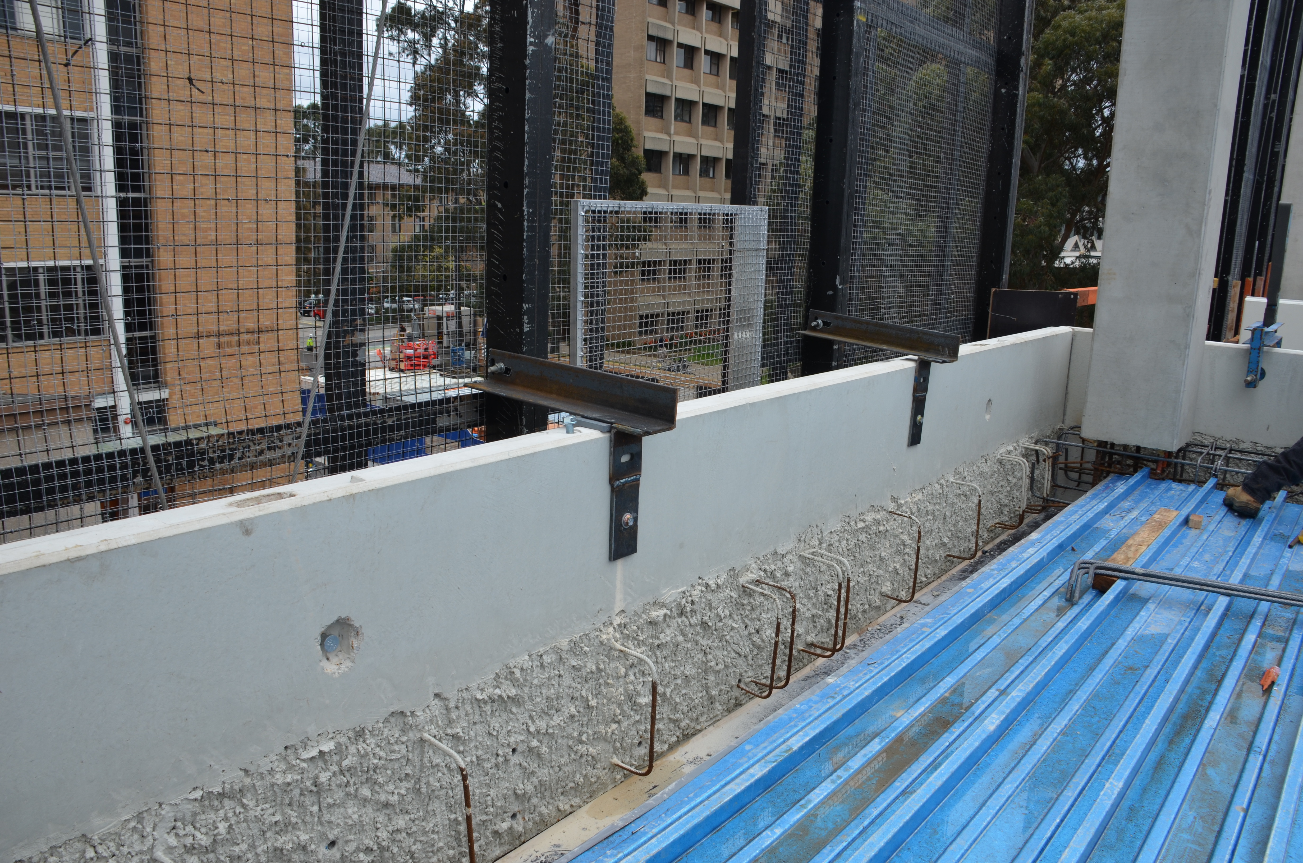 https://archive.abp.unimelb.edu.au/objects/images/Construction/Images/Concrete suspended slabs and beams/Levels 1-5 & formwork/DSC_2263.JPG