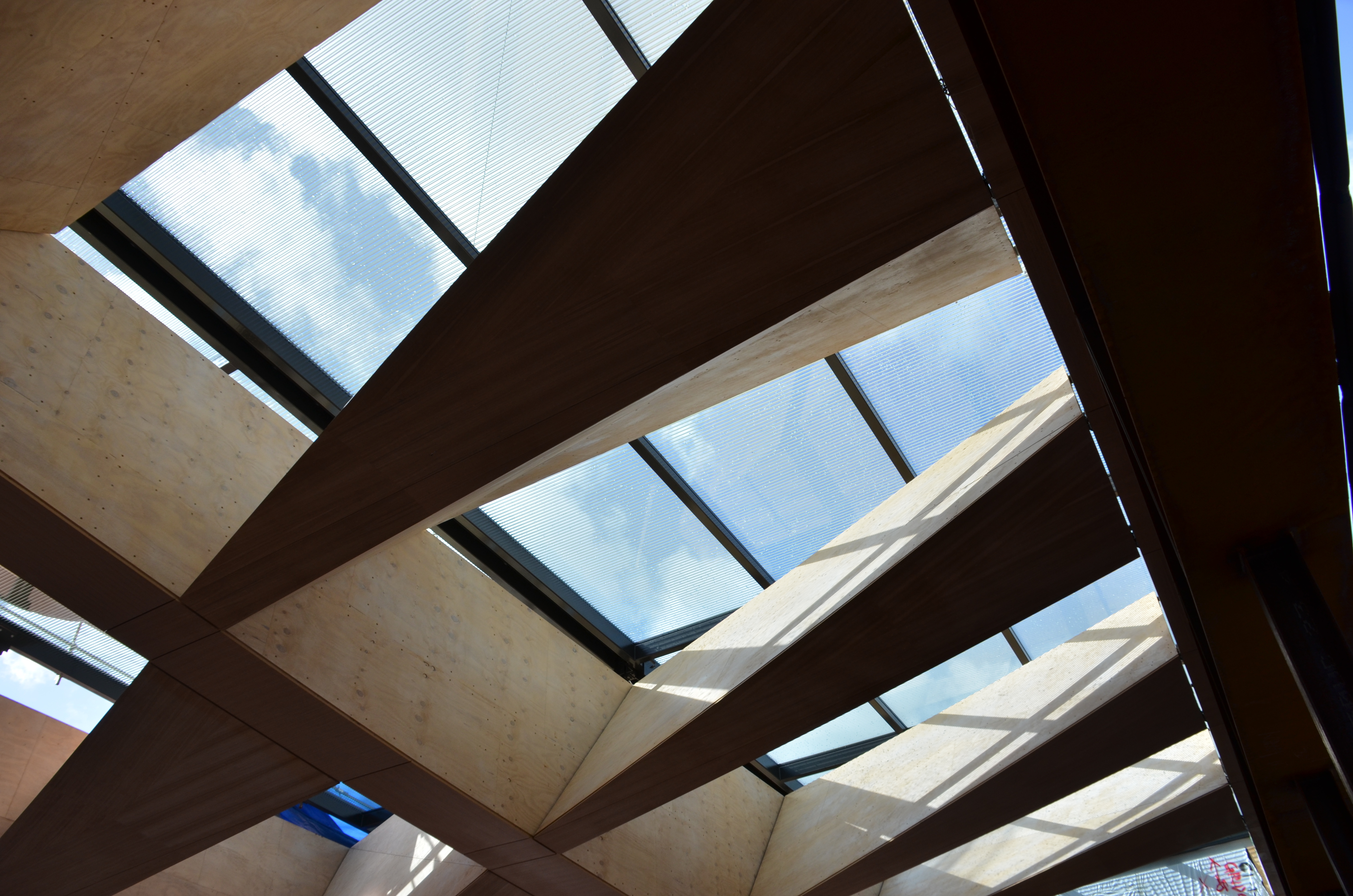 https://archive.abp.unimelb.edu.au/objects/images/Construction/Images/LVL roof beams & coffers/Installation/DSC_5446.JPG