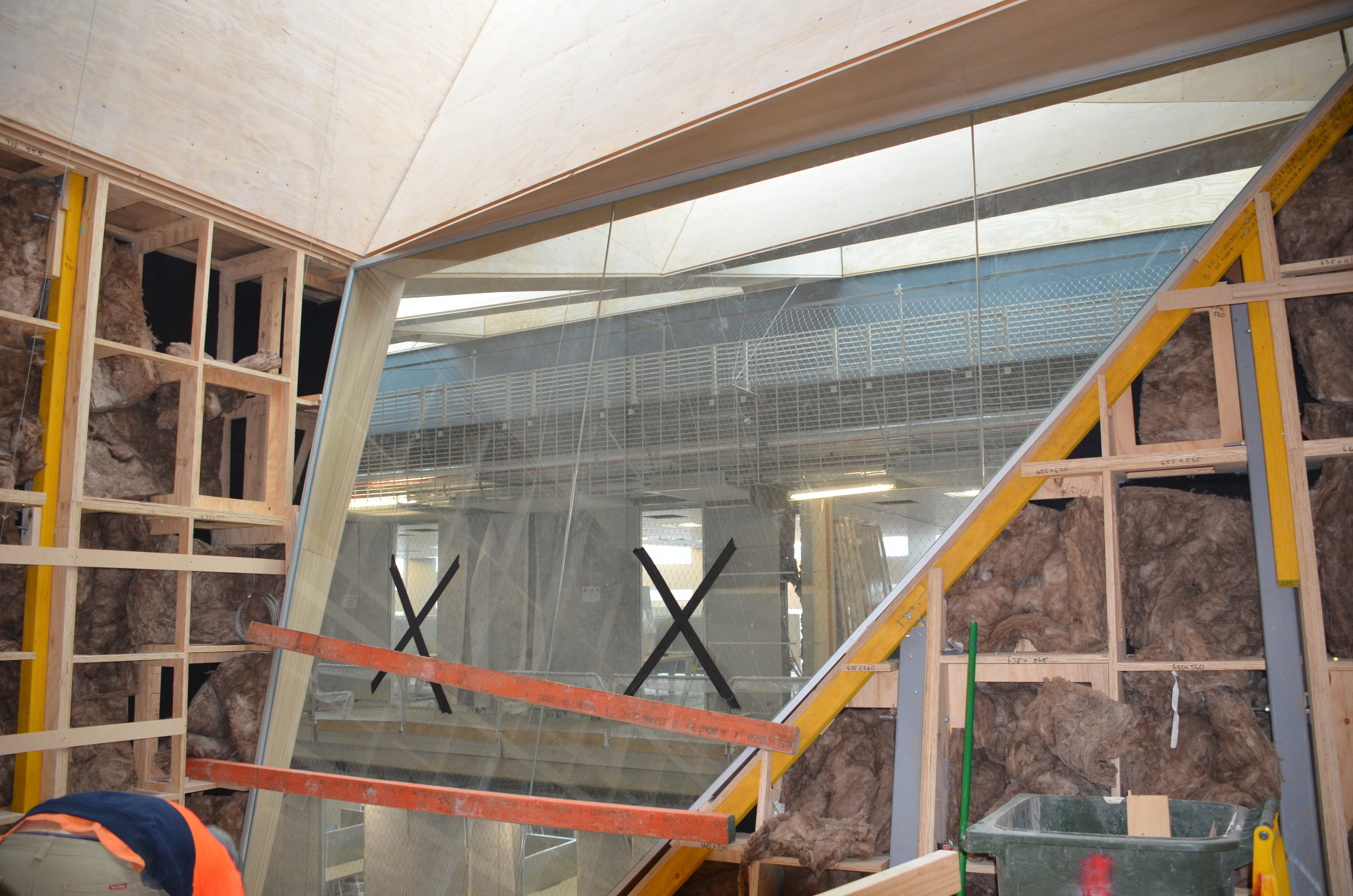 https://archive.abp.unimelb.edu.au/objects/images/Construction/Images/Hanging studio/Glazing/DSC_8771.JPG