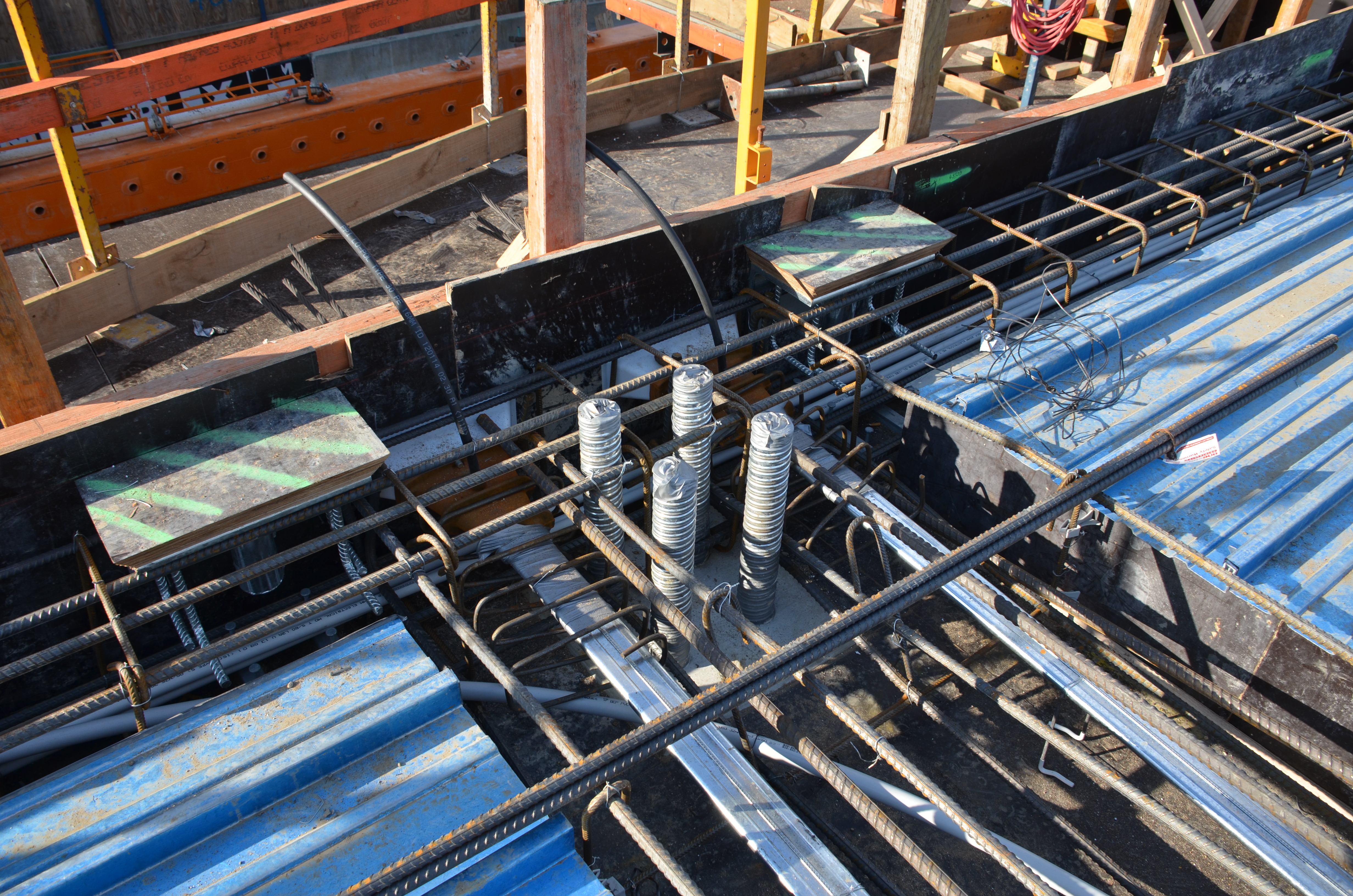 https://archive.abp.unimelb.edu.au/objects/images/Construction/Images/Concrete suspended slabs and beams/Cast in brackets/DSC_1676.JPG