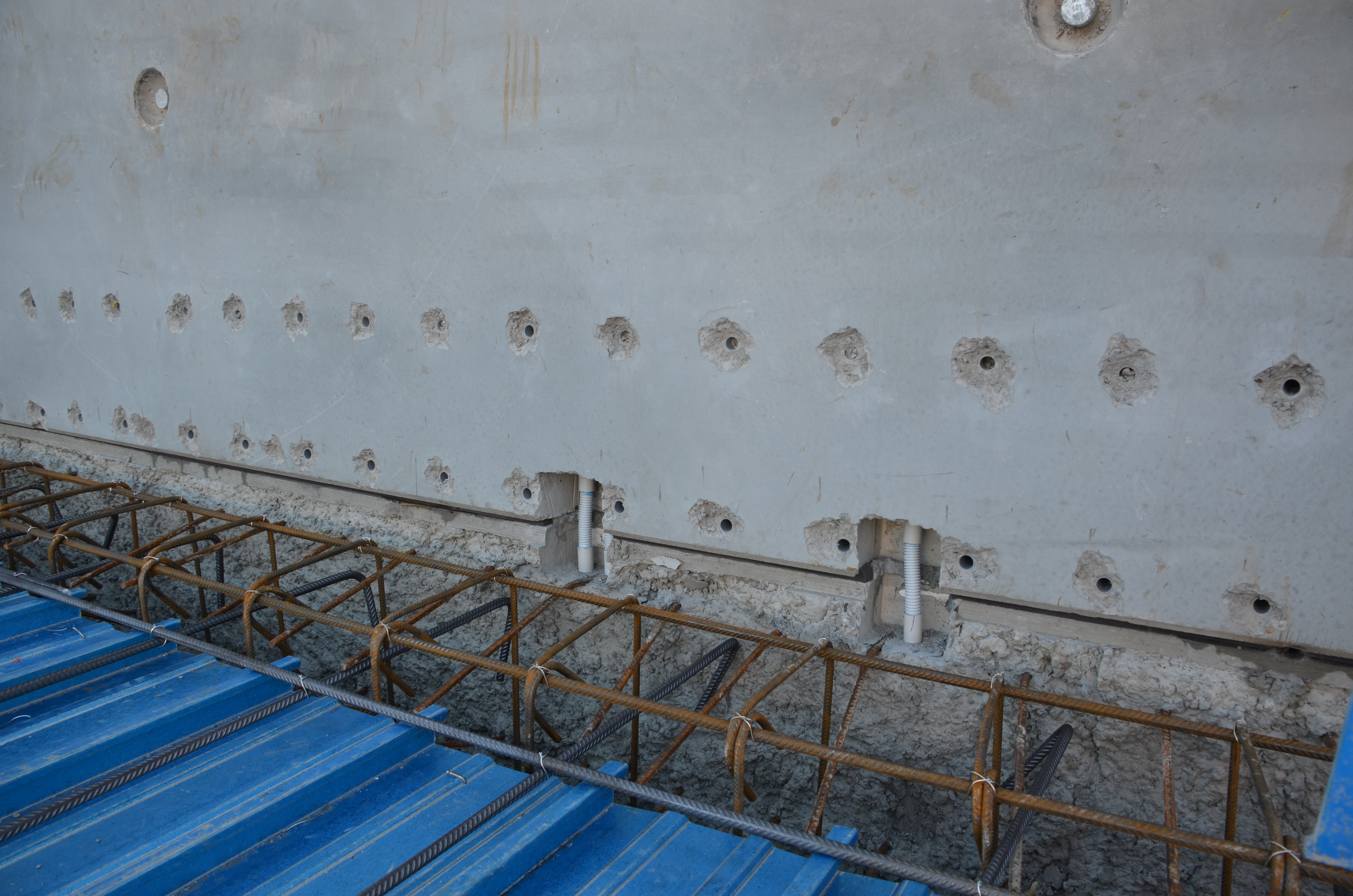 https://archive.abp.unimelb.edu.au/objects/images/Construction/Images/Concrete suspended slabs and beams/Levels 1-5 & formwork/DSC_2164.JPG