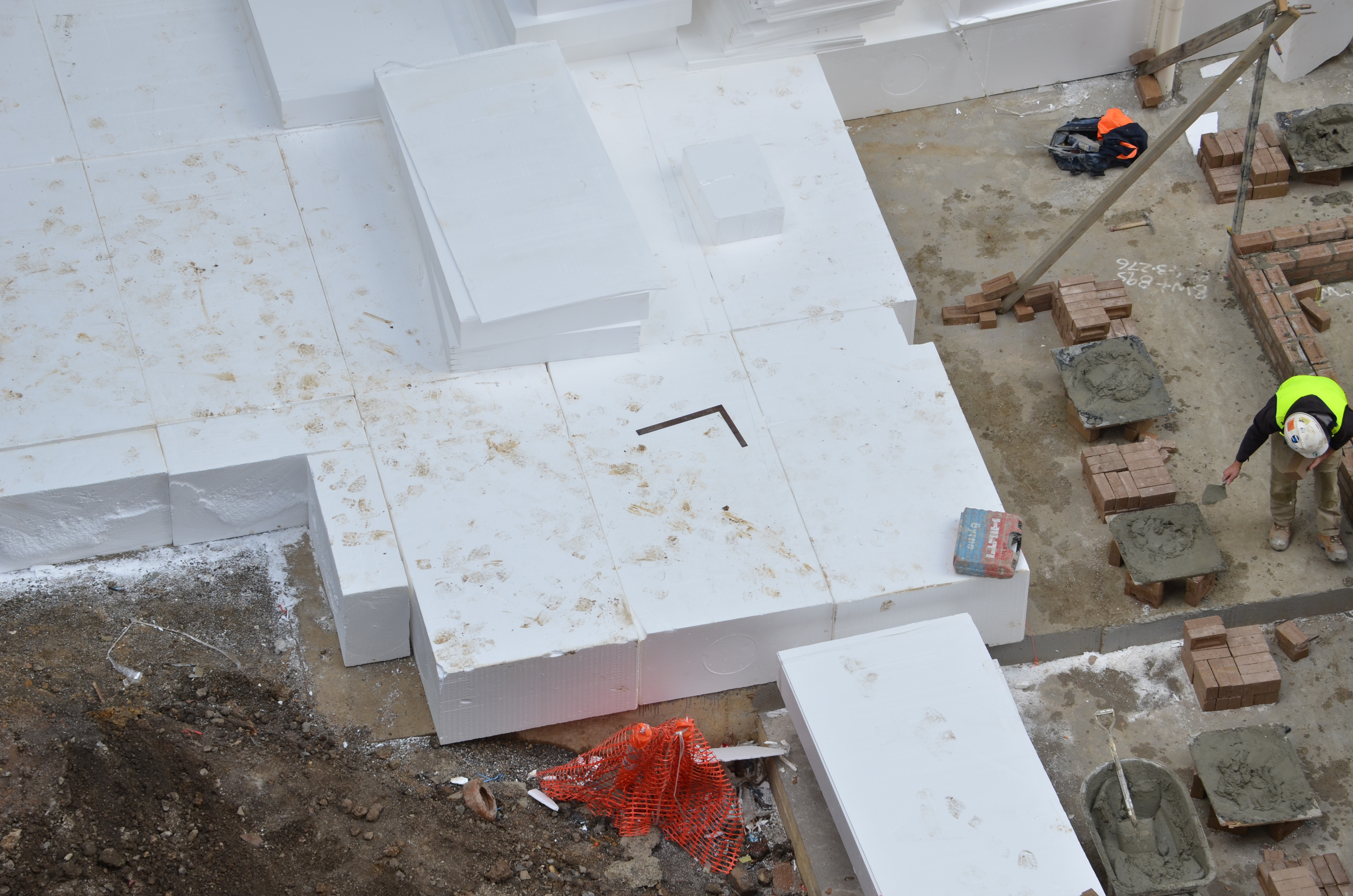 https://archive.abp.unimelb.edu.au/objects/images/Construction/Images/External Works/Polystyrene foam over plantroom north side/DSC_9019.JPG