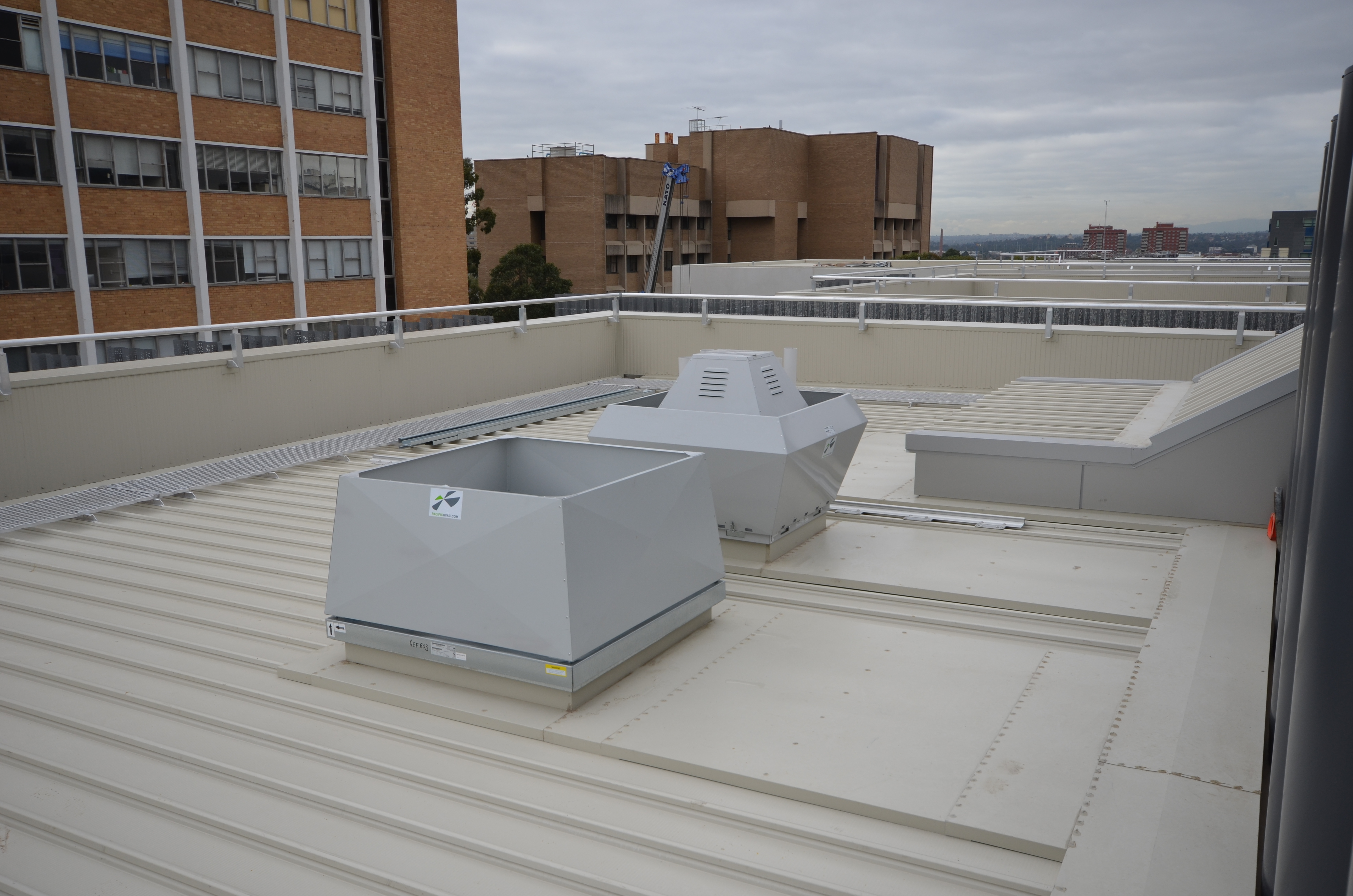 https://archive.abp.unimelb.edu.au/objects/images/Construction/Images/Services/Mechanical/Roof level plant/DSC_8230.JPG
